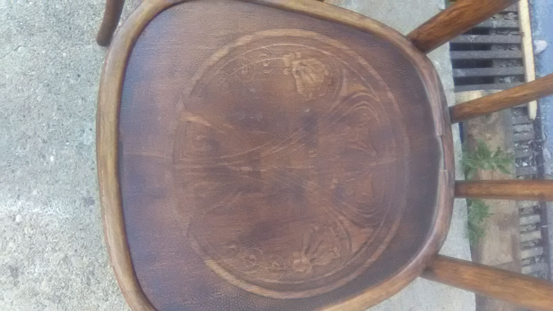 Lot of 6 mismatched bistro chairs