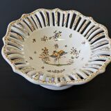 Very nice fruit bowl "Vieux Moustiers" in very good condition.
