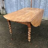 Round table in solid cherry wood, extendable with twisted legs, Louis Philippe style.