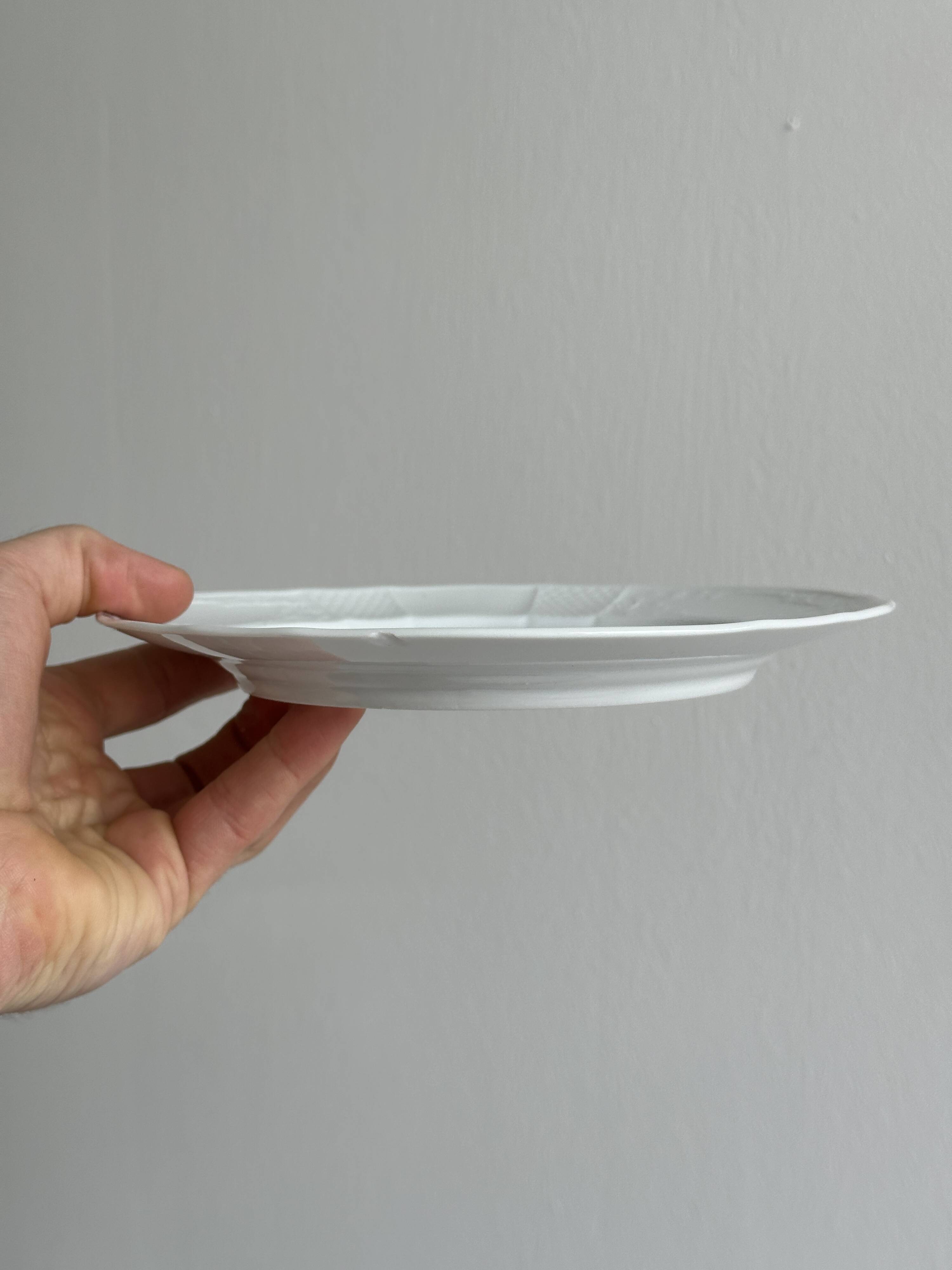 6 assiettes plates en porcelaine blanche