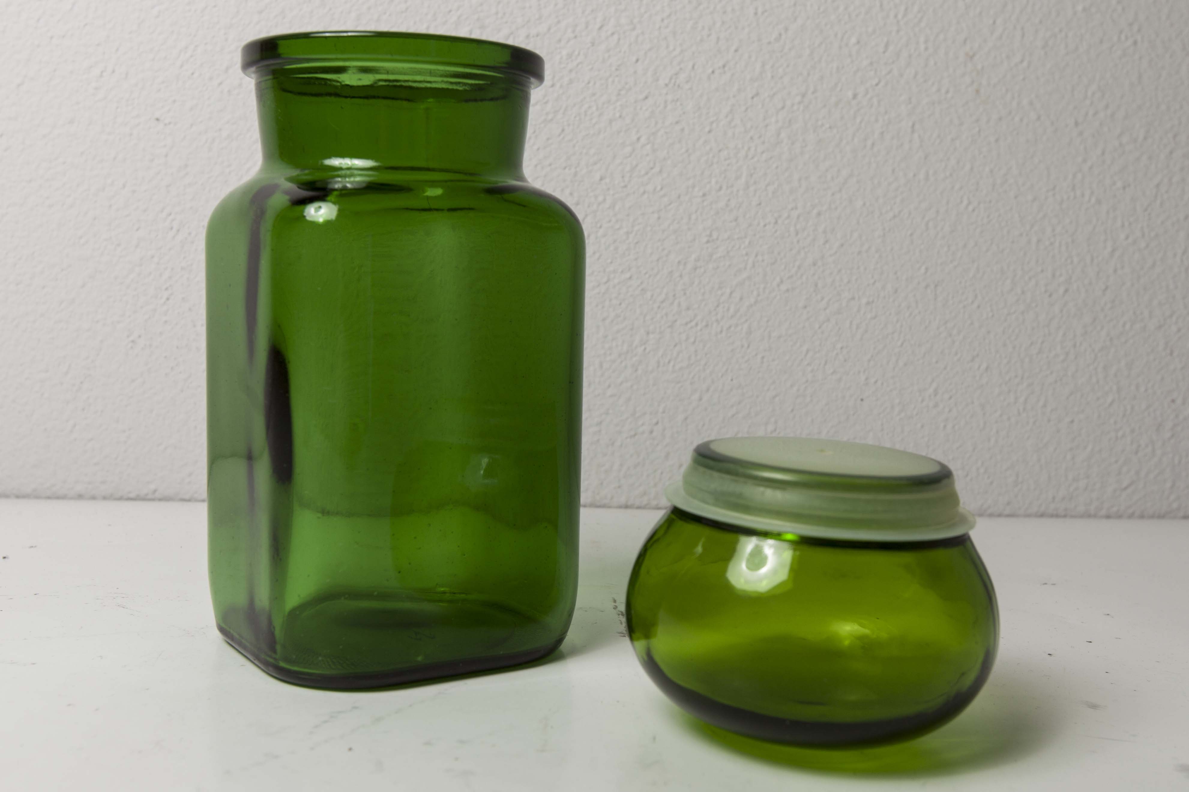 Pot de pharmacie vert en verre 1960