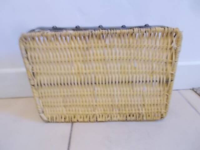 Plateau de service en osier et fer