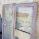Ancienne fenêtre deux vantaux avec crémone