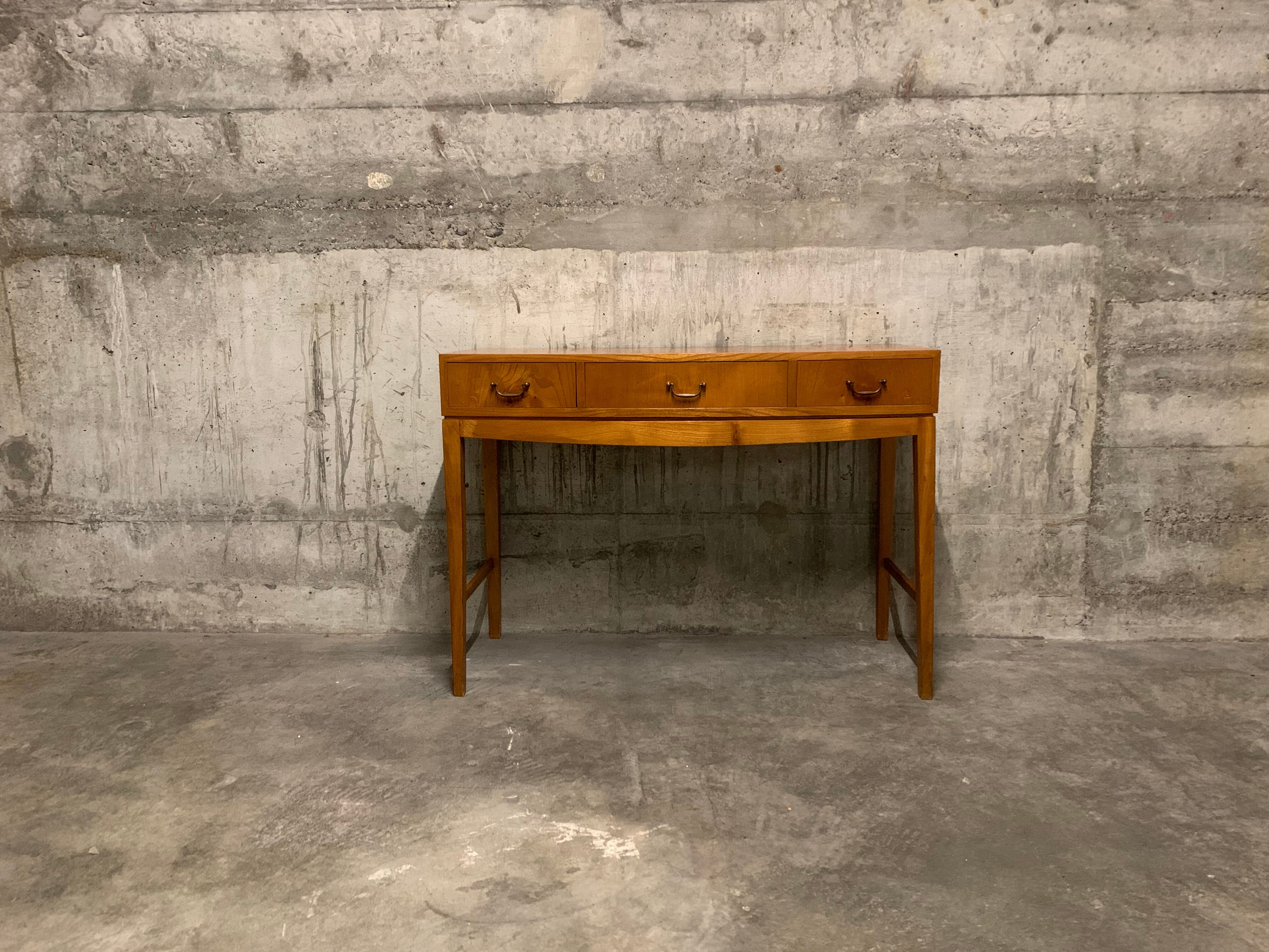 Midcentury console hallway furniture by Ole Wanscher 1940s