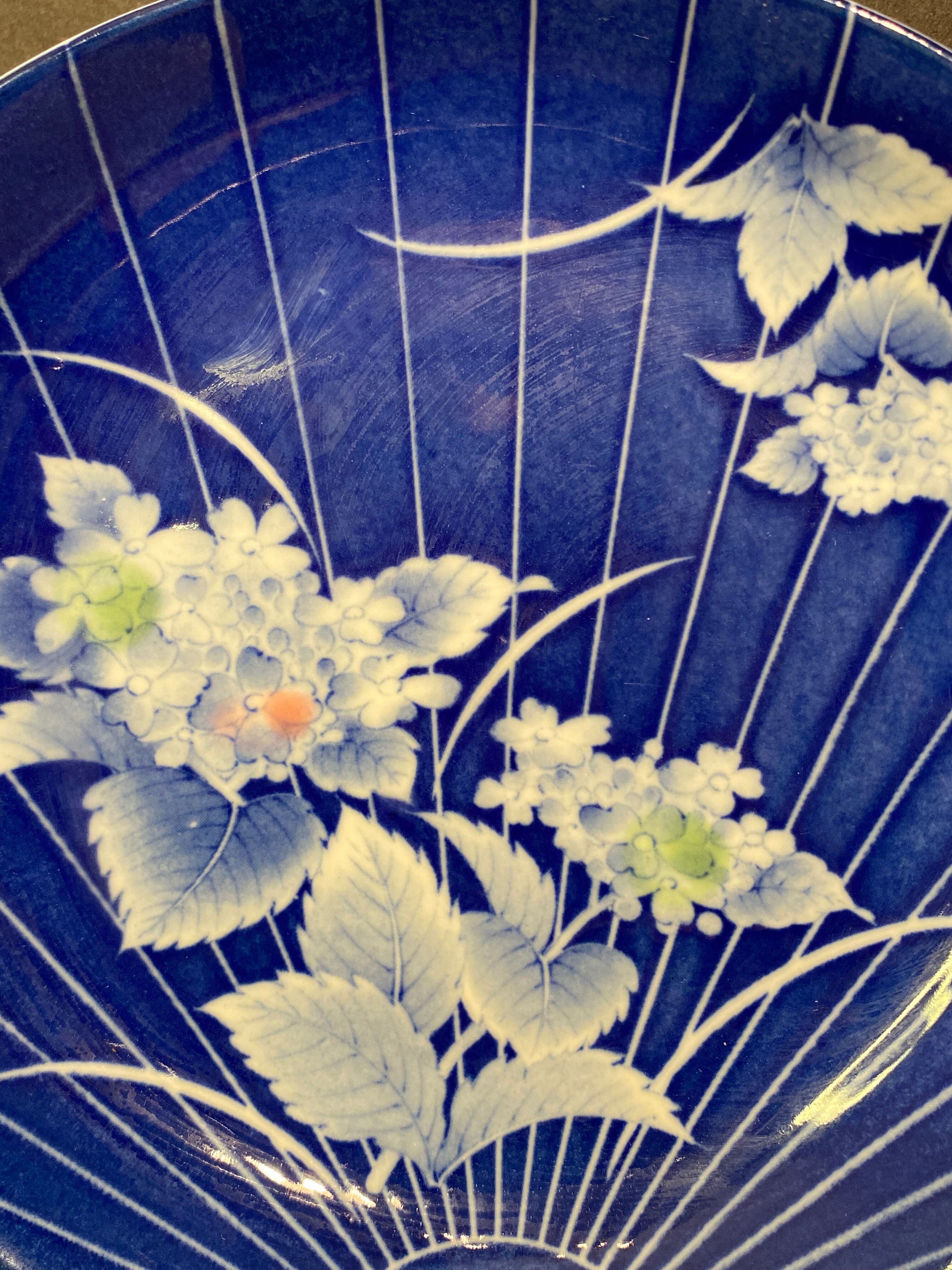 Fan shaped flat cut in porcelain China Japan