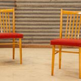 Set of 5 wooden chairs and red fabric