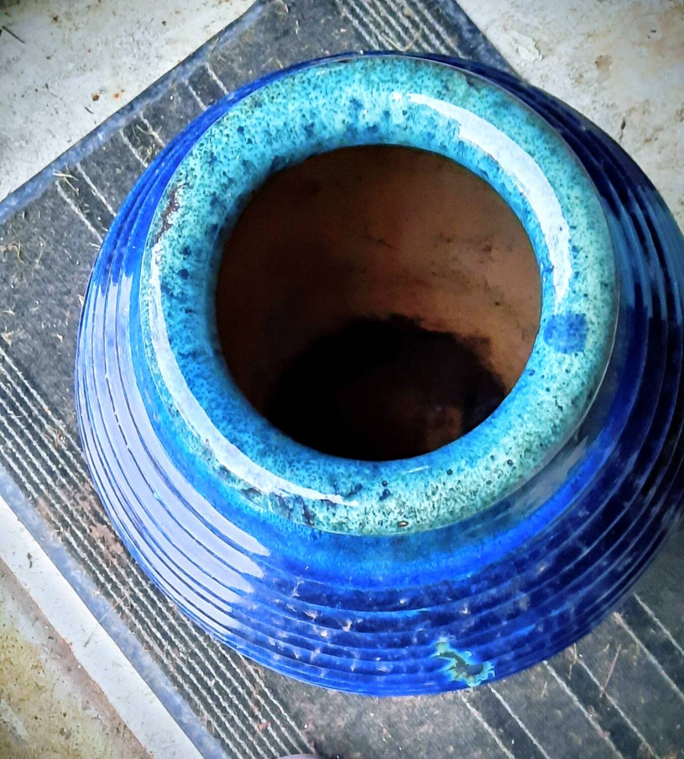 Glazed ceramic pot