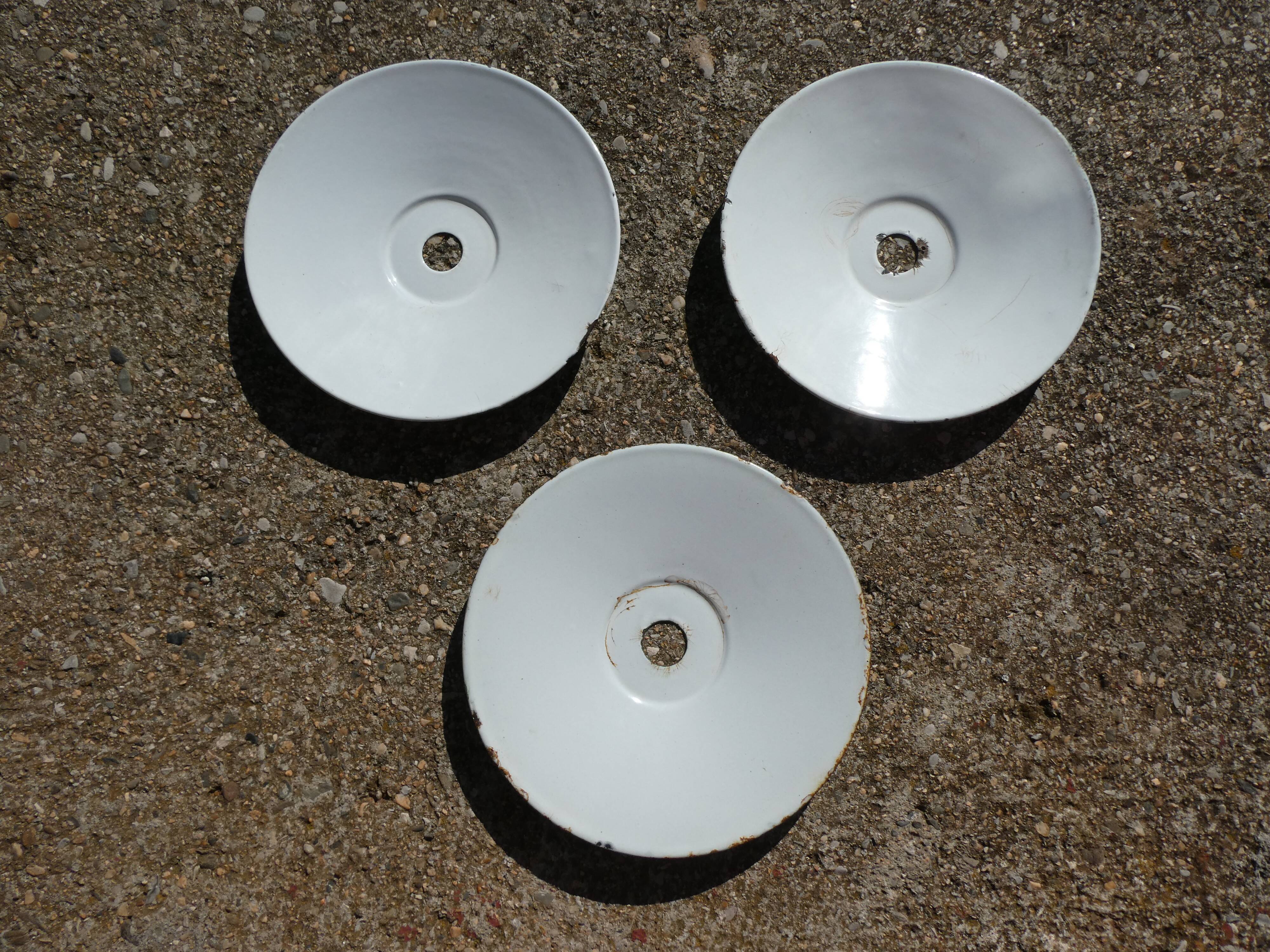 Set of 3 green lampshades in vintage enamelled sheet metal