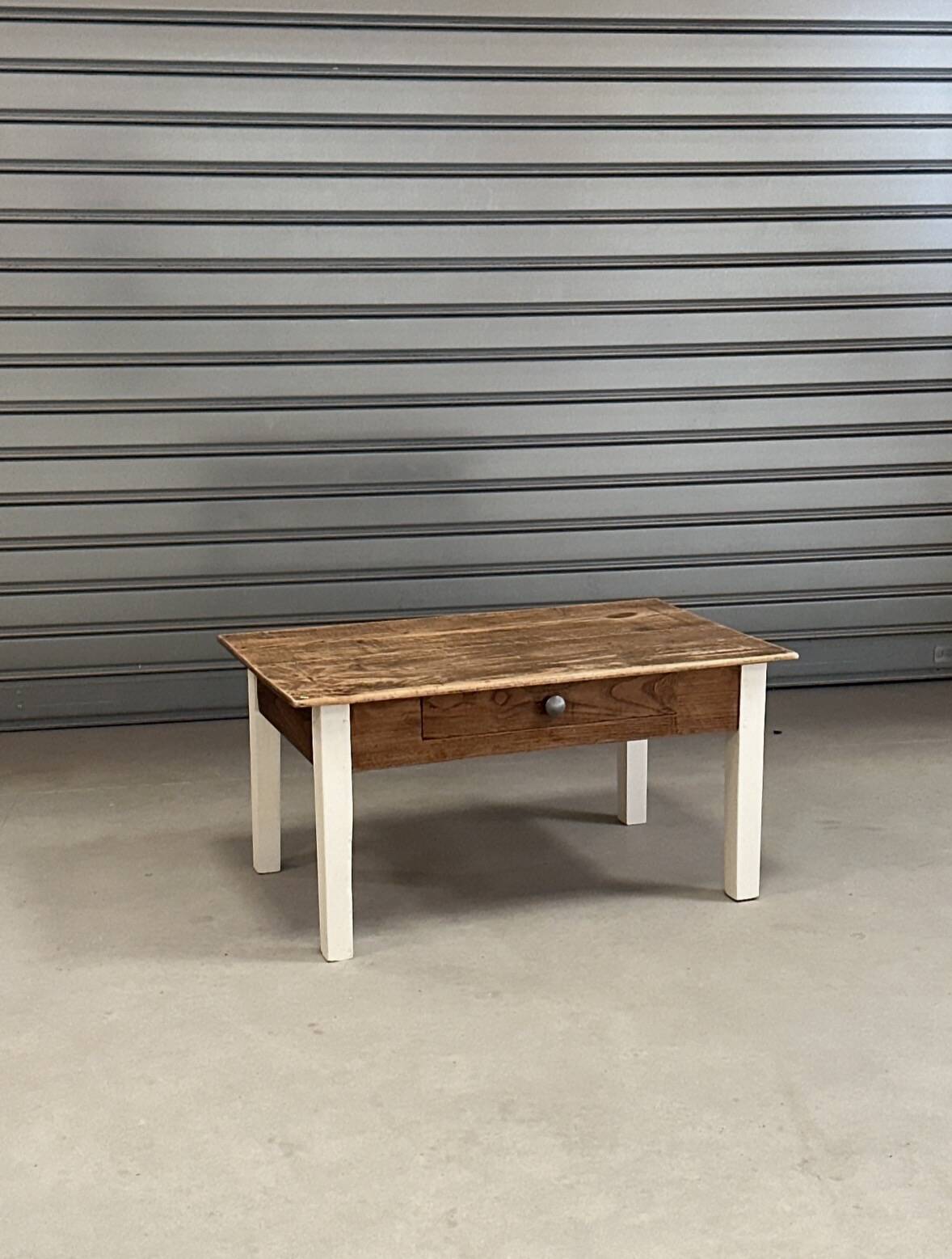 Table basse en bois avec tiroir