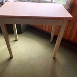 Mado-style desk table