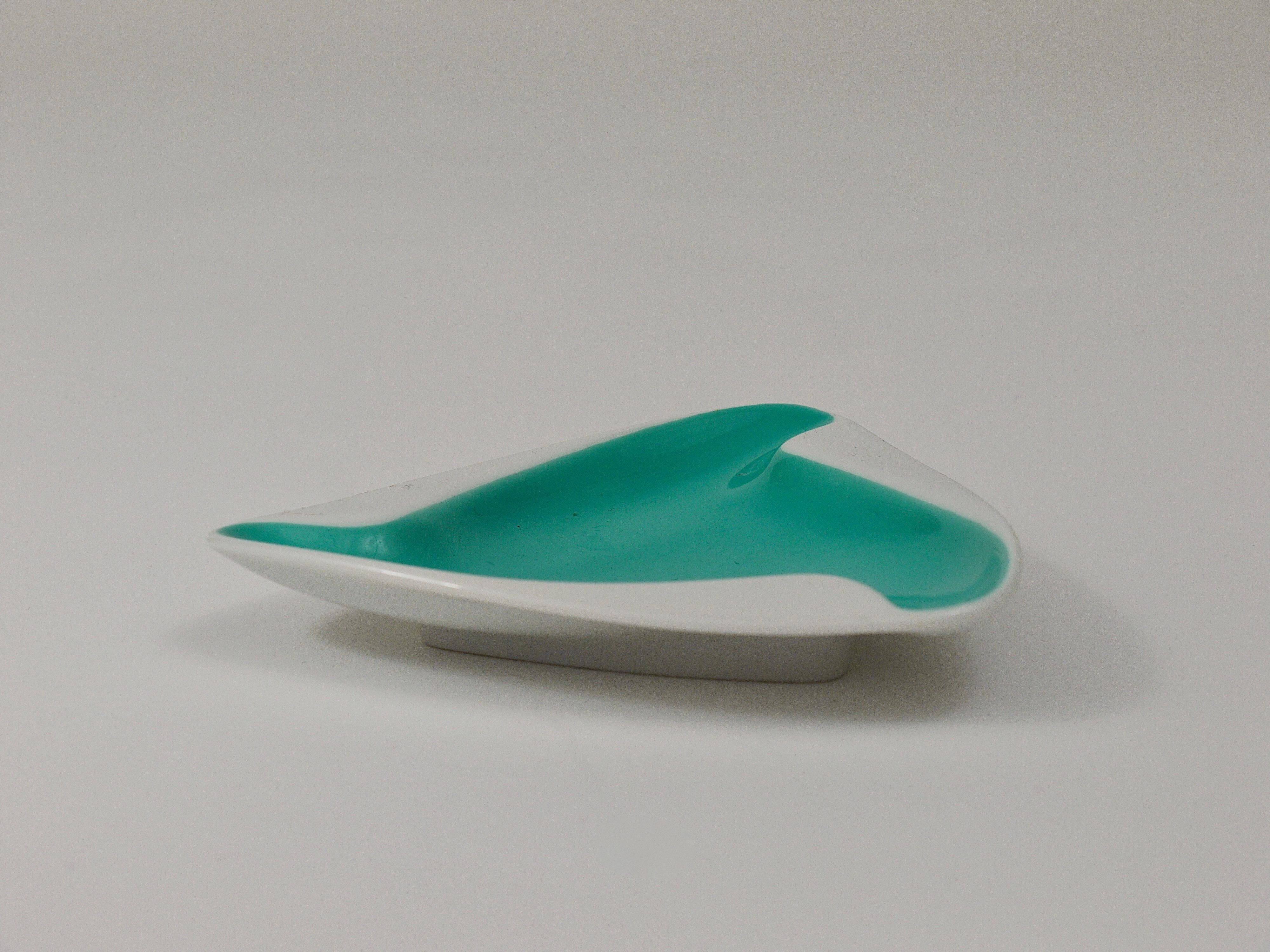 Slim turquoise porcelain ashtray from Augarten Vienna, mid-century, Austria, 1950s.