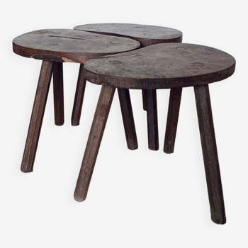 Trio de tabourets tripodes en bois anciens