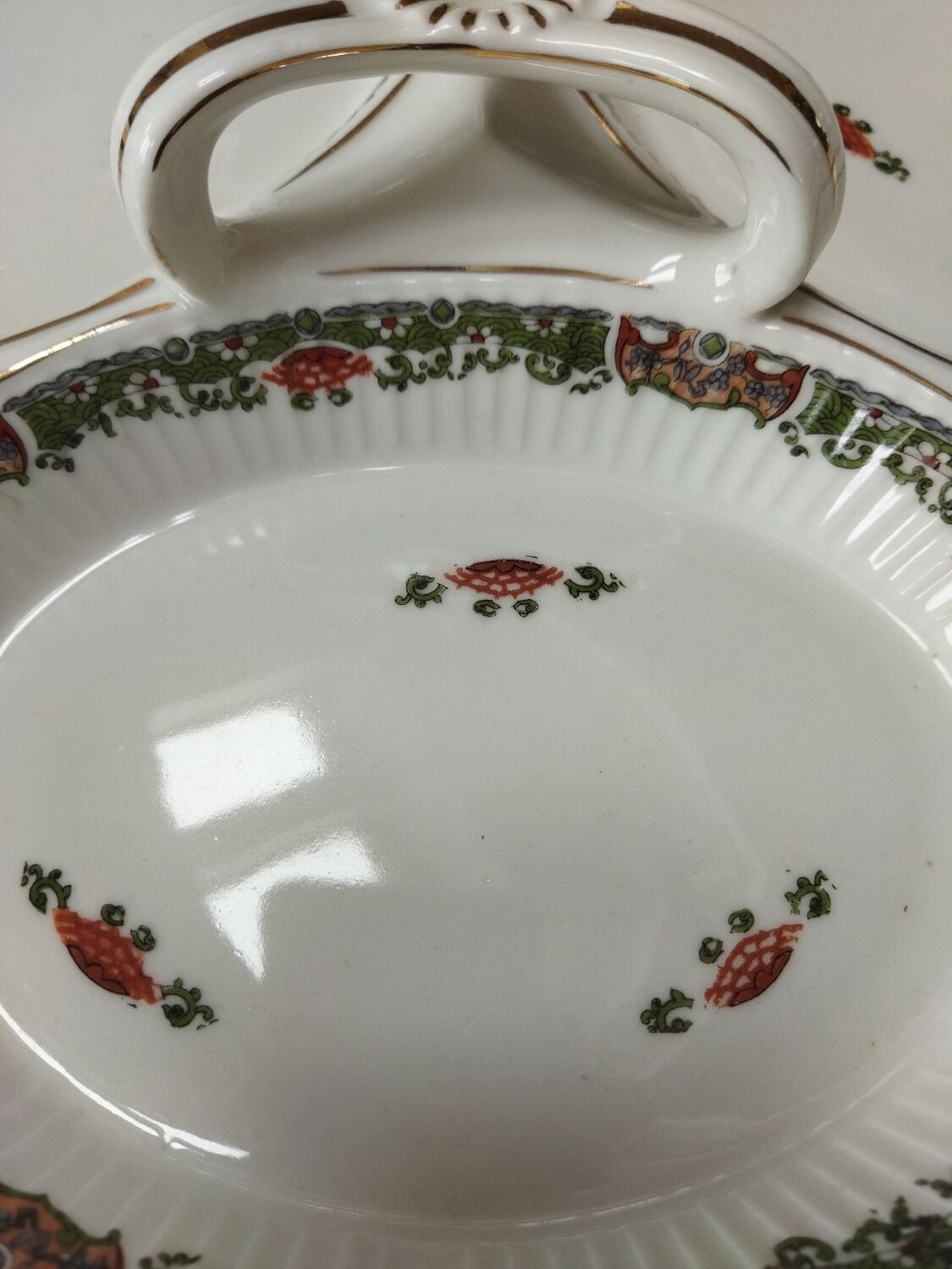 Porcelain beggar's dish