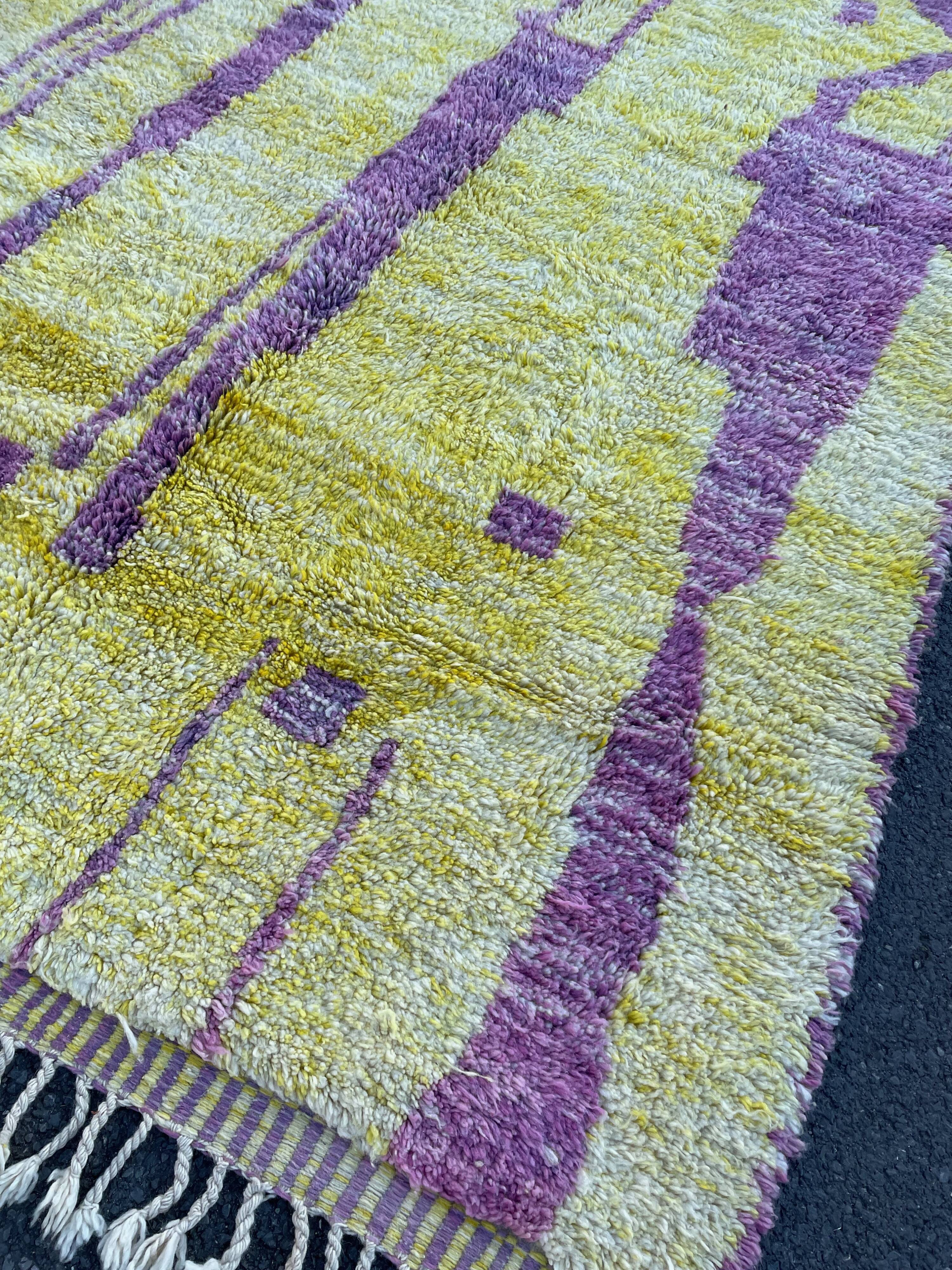 Moroccan berber carpet M'rirt 210x300 cm