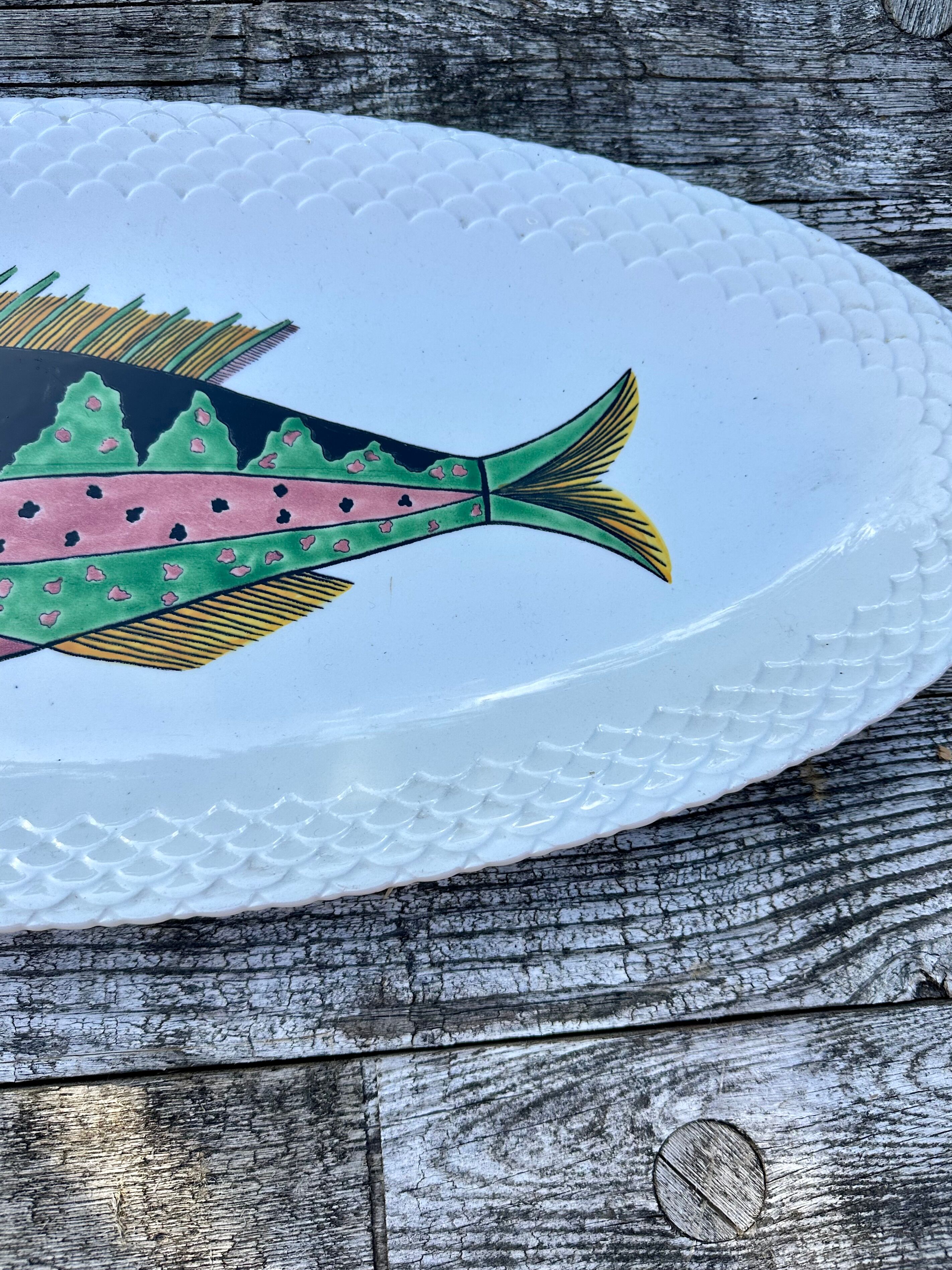 Gien dish with fish decoration model Baie d'Along 50s