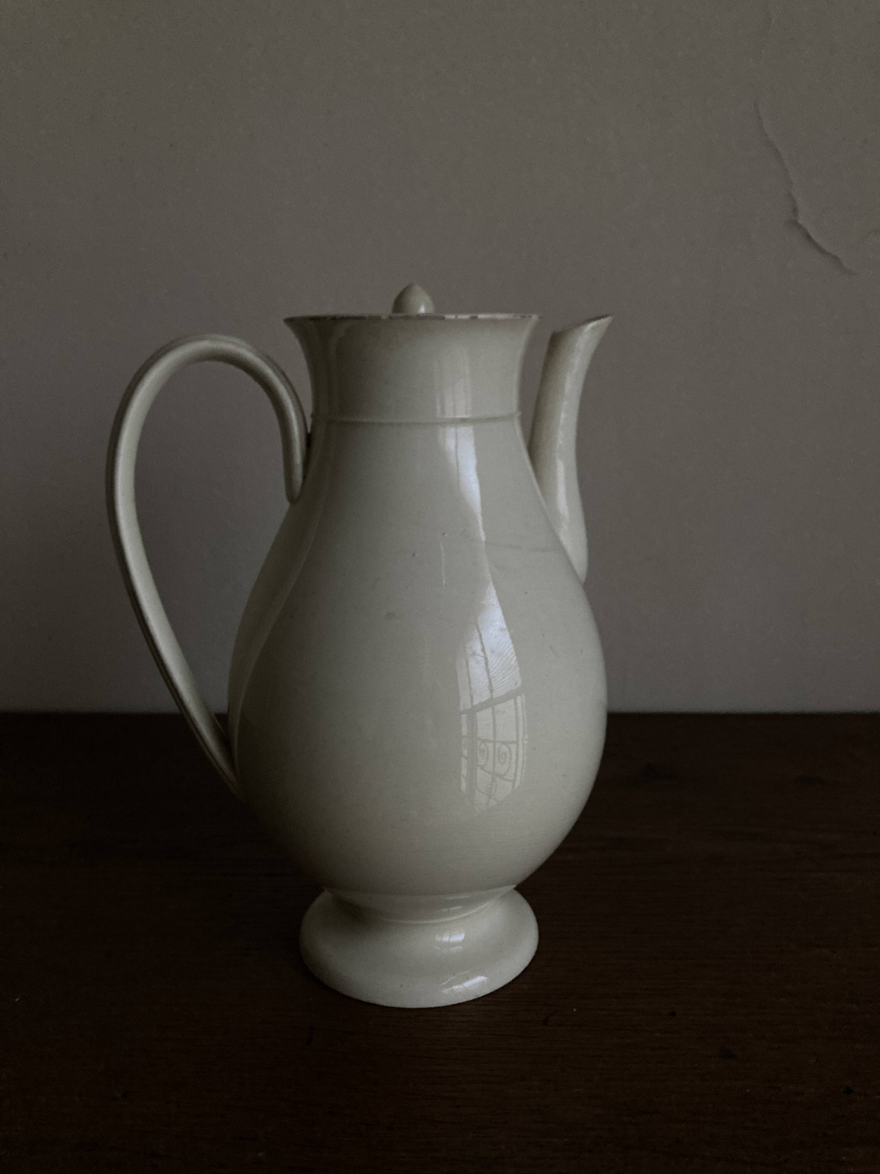 Creil and Montereau neo-classical Directoire coffee pot in fine earthenware circa 1800