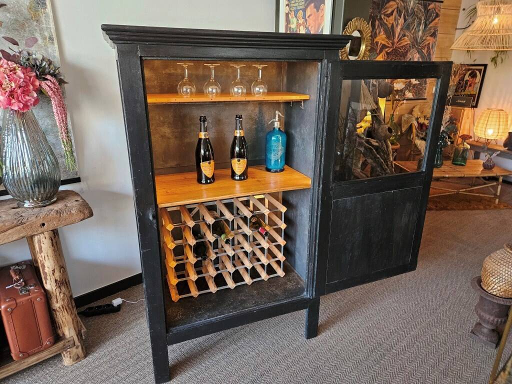Wine cabinet