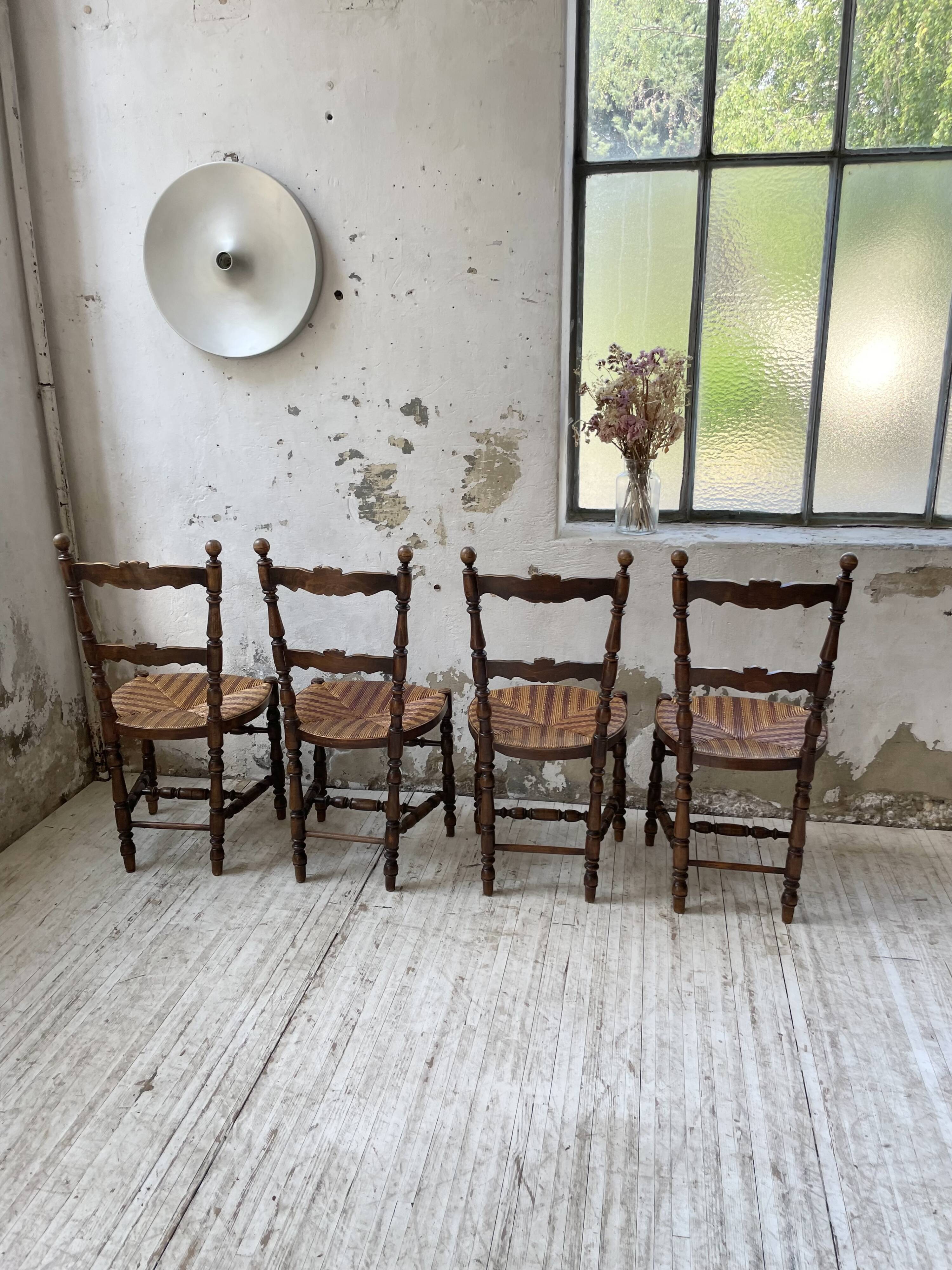 Set of rustic Provençal mulched chairs