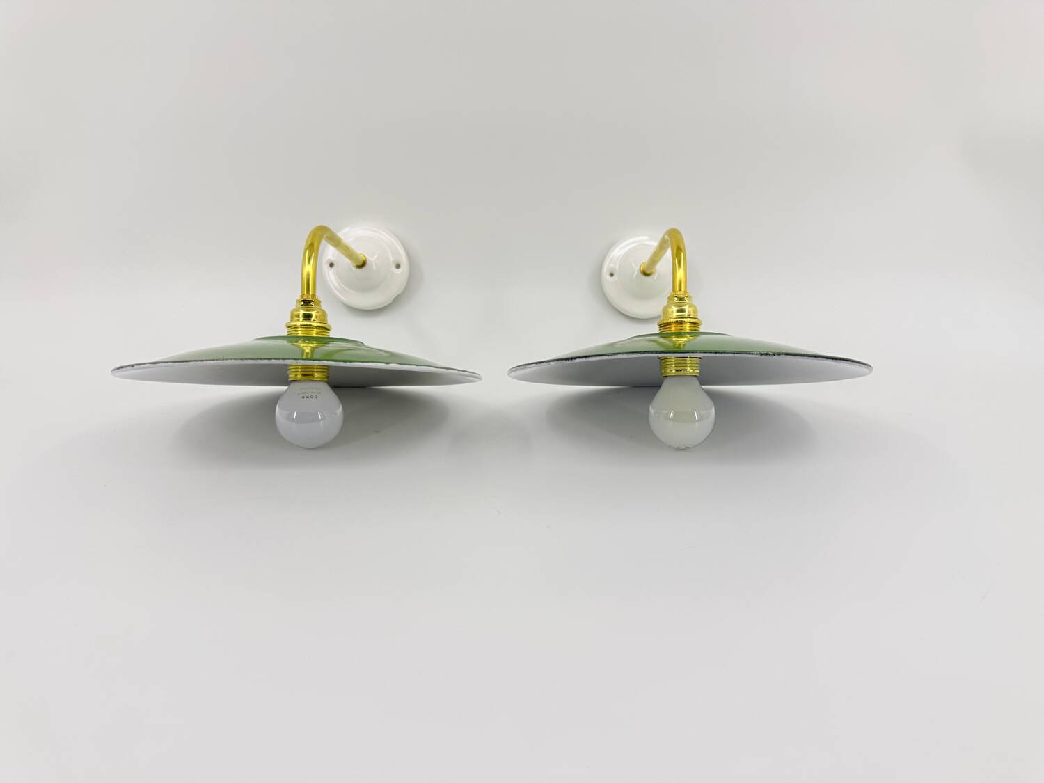 Enamelled sheet metal wall lights