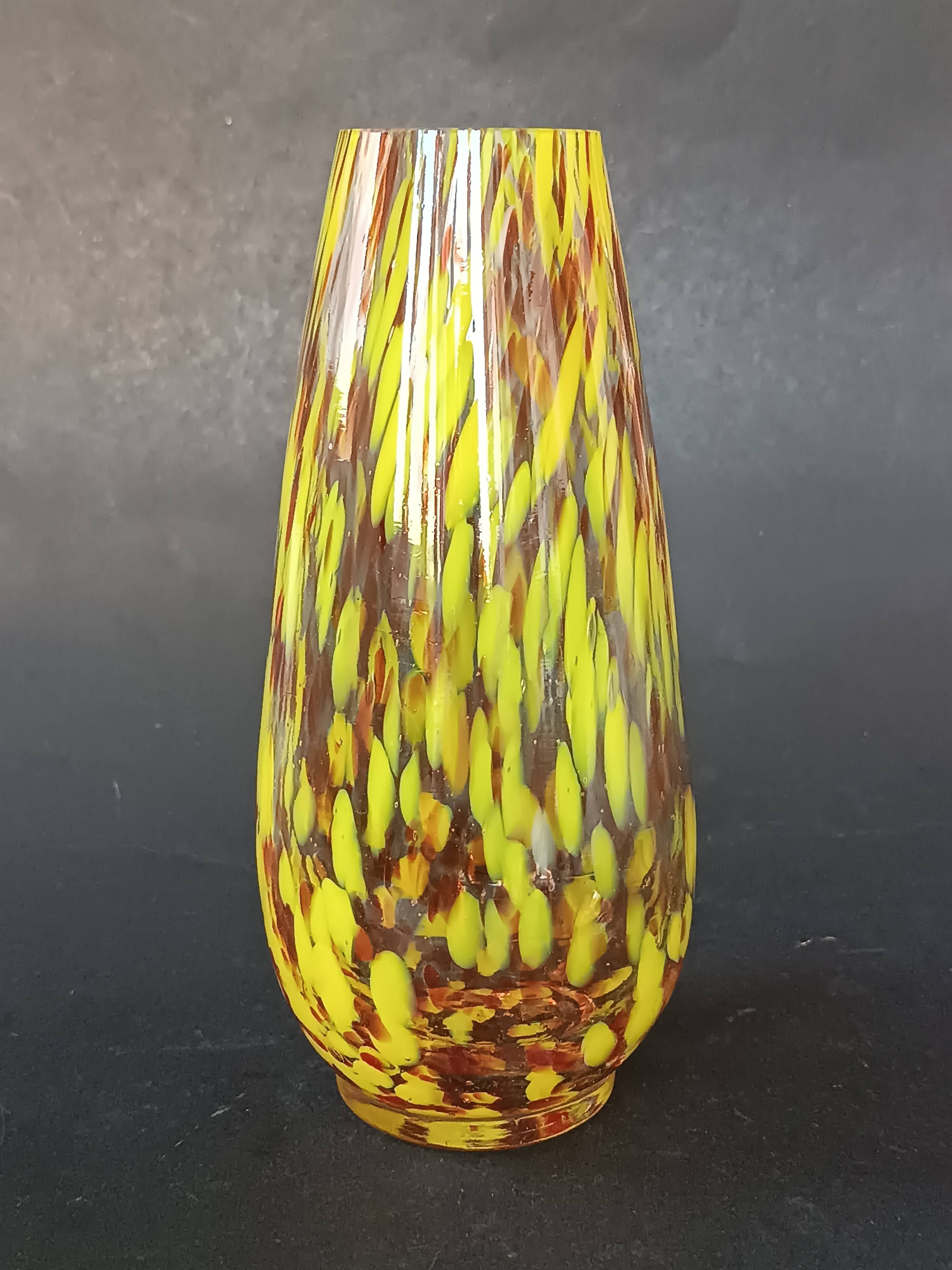 Vase conique verre de Murano moucheté jaune 1970