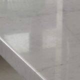 Table basse en marbre blanc