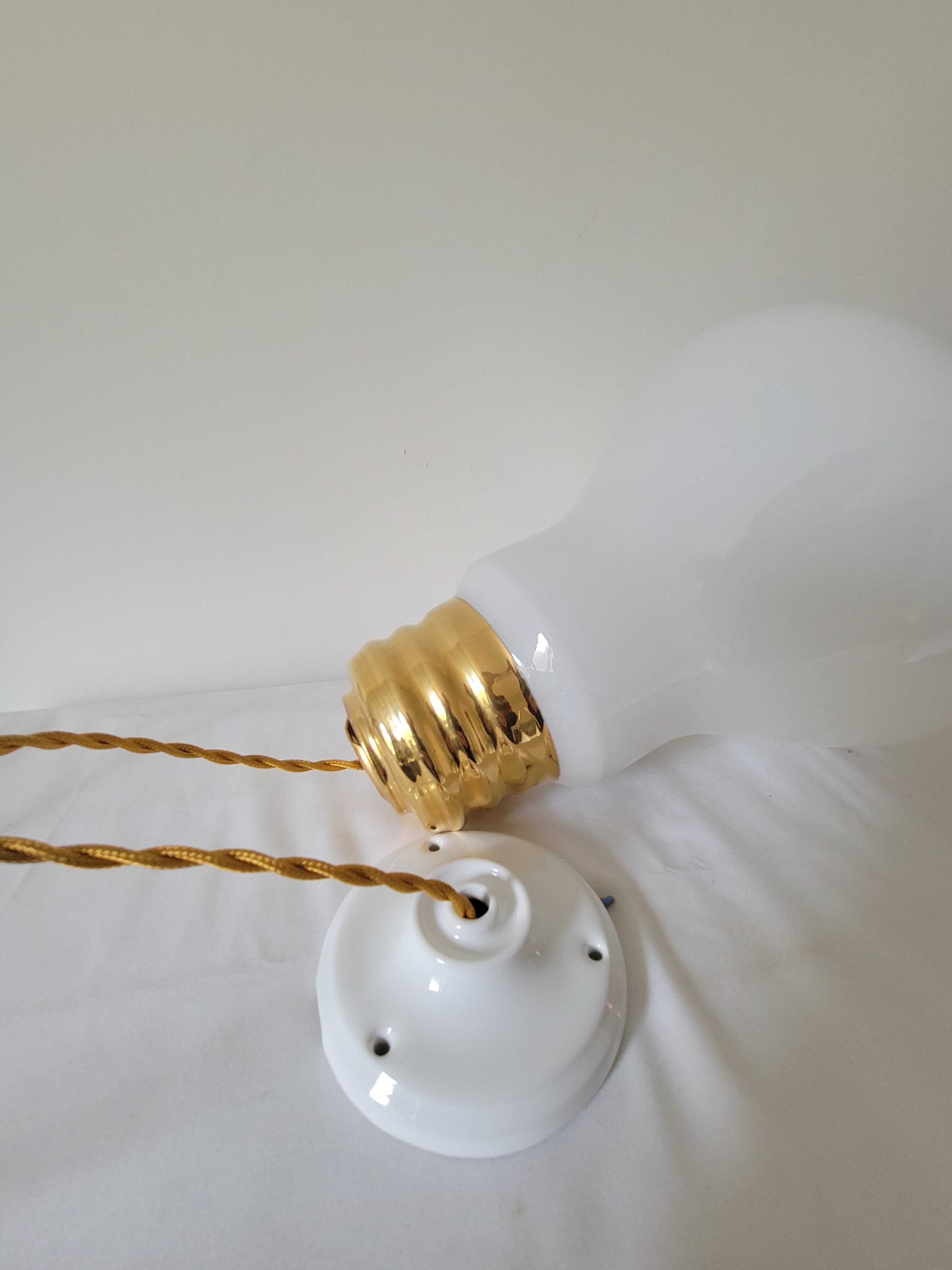 Opaline suspension in the shape of an eagle