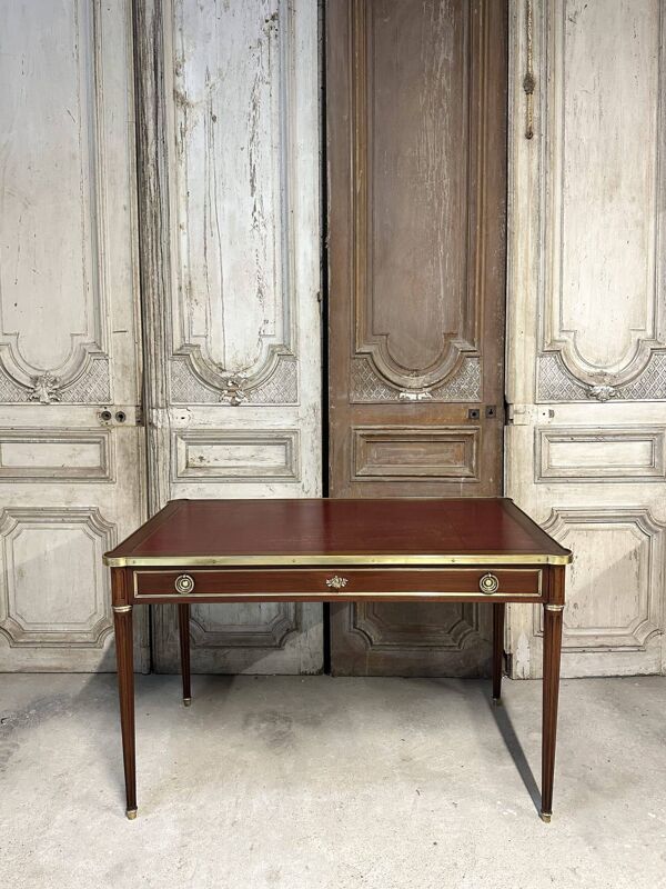 Bureau plat de style Louis XVI en acajou vers 1950