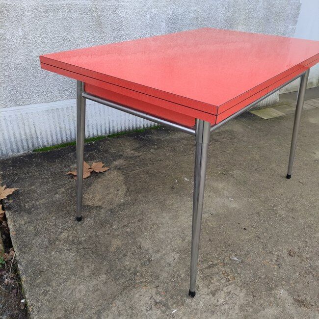 Formica table with extensions