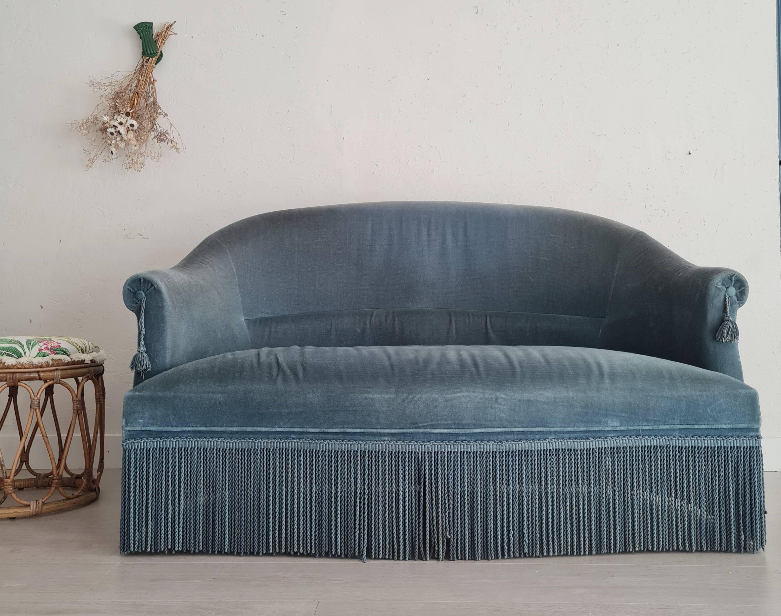 Banquette crapaud en velours bleu ras