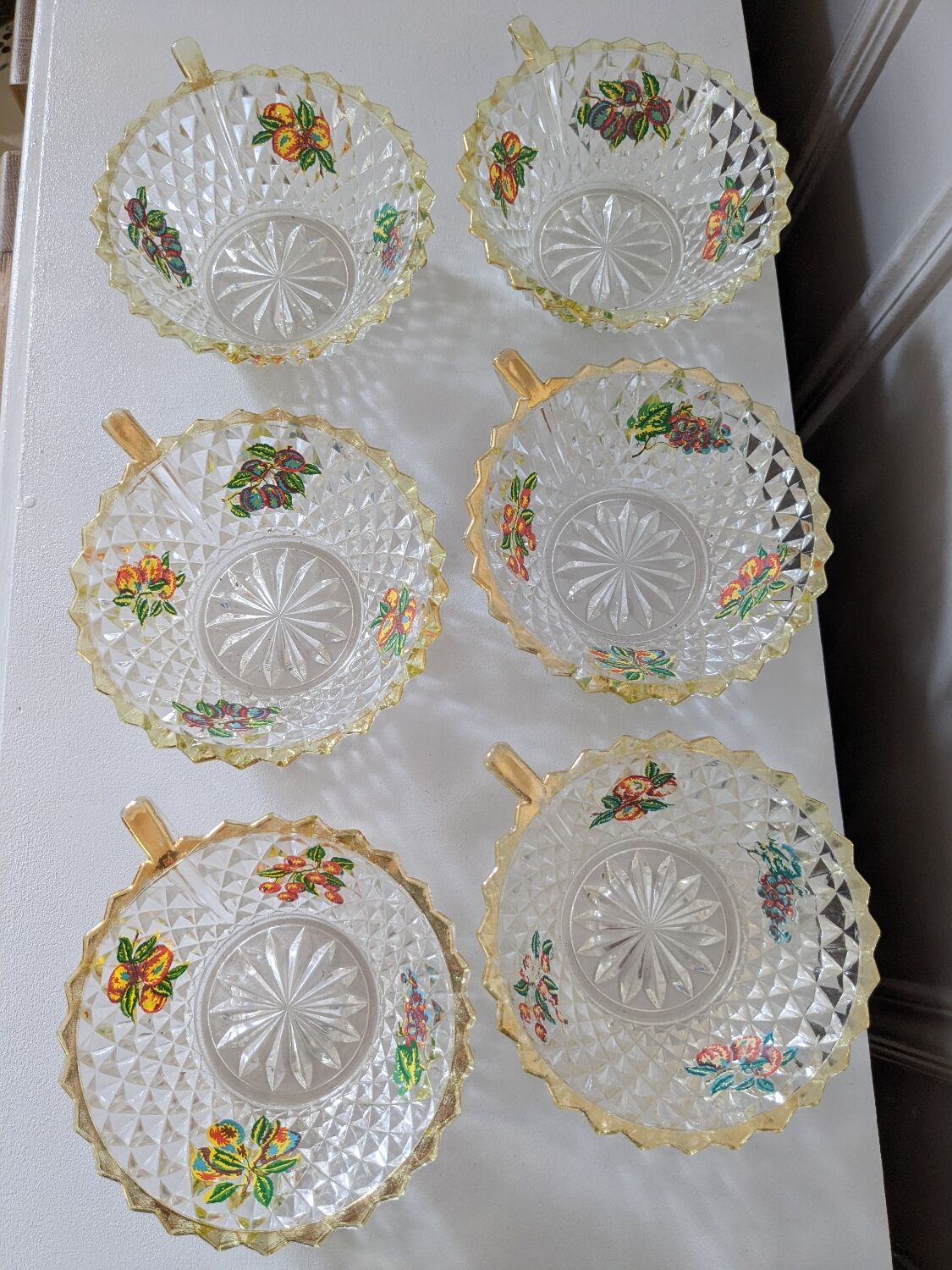 6 cups in chiseled glass