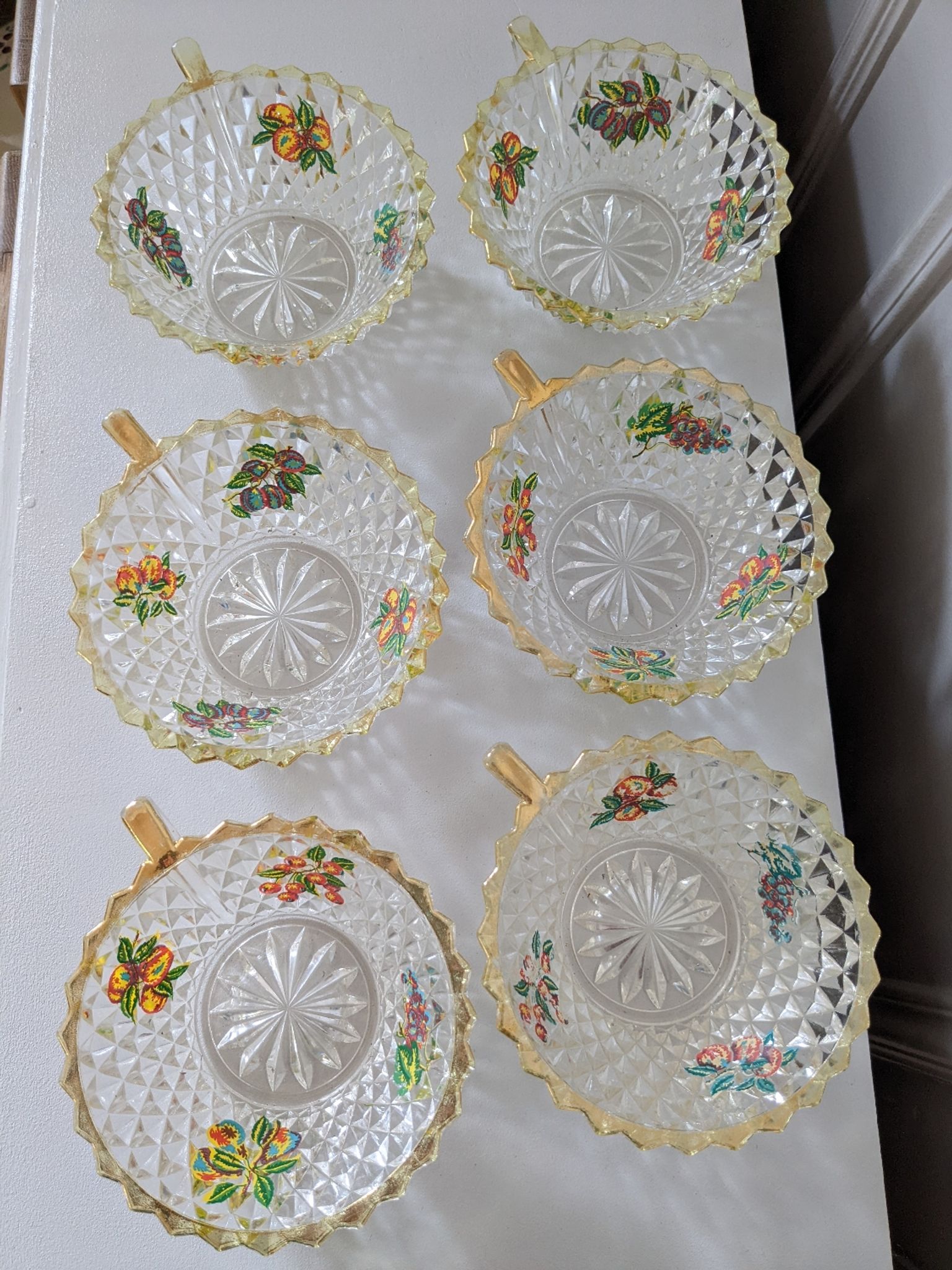 6 coupelles en verre ciselé