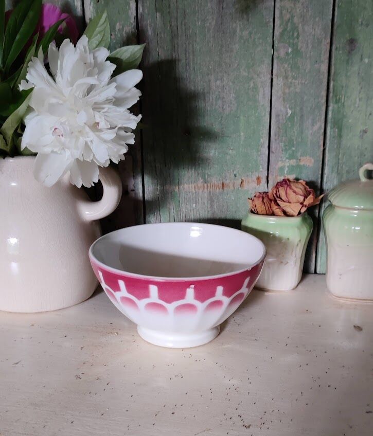 ribbed bowl in Digoin style