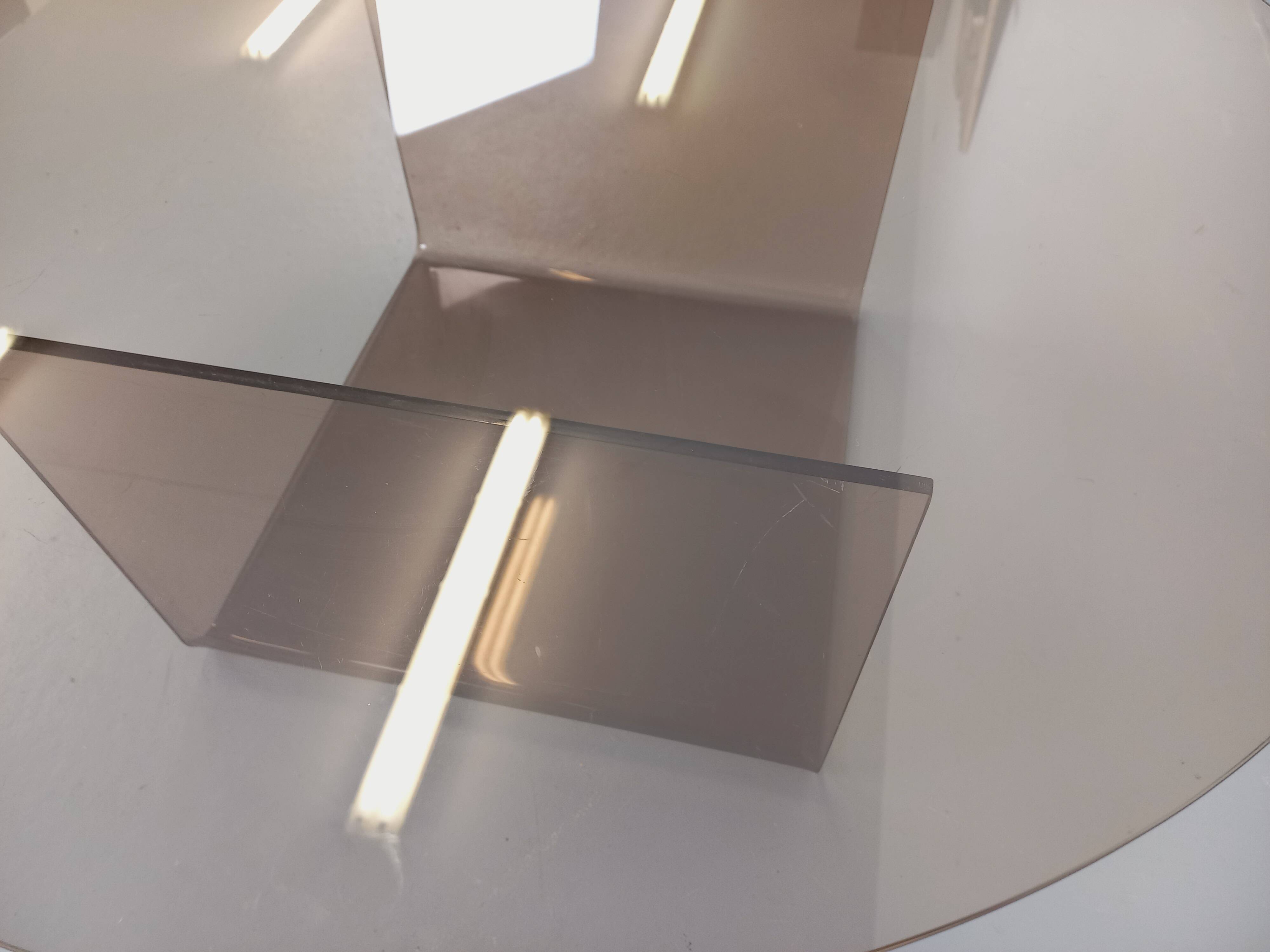 Vintage round coffee table in glass and plexiglass, Space Age style from the 70s.