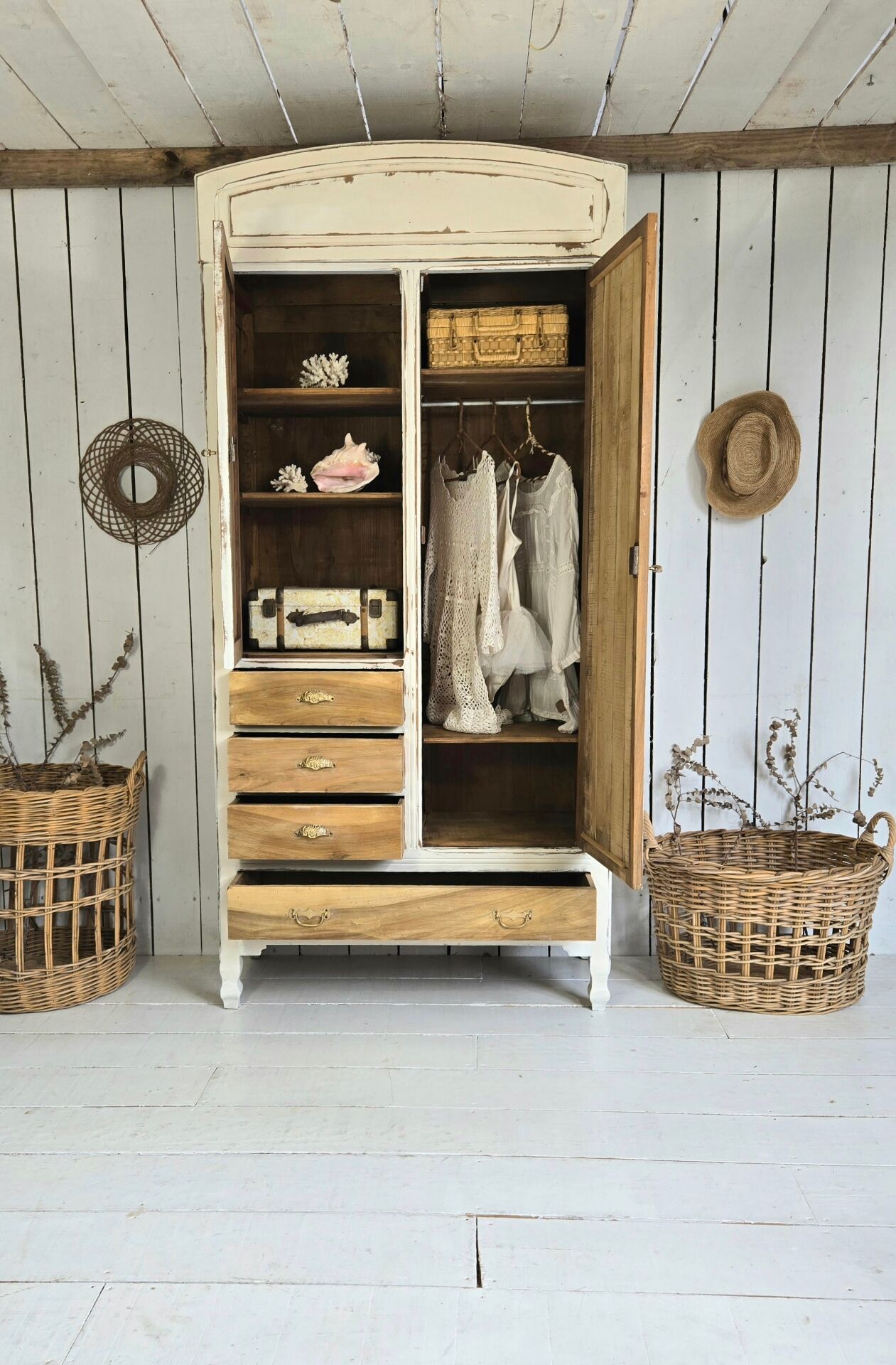 Armoire parisienne 