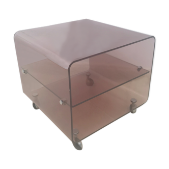 Michel Dumas serving table