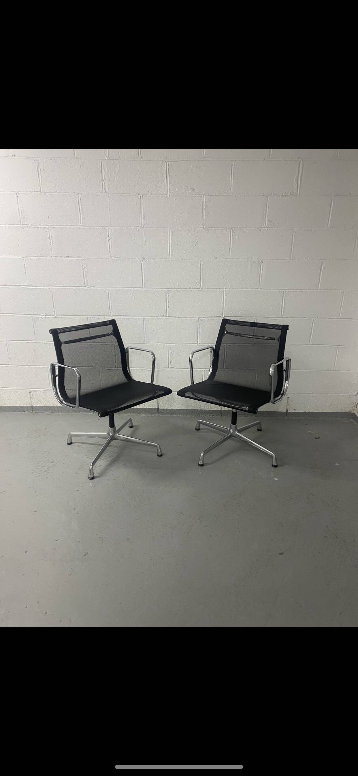 Armchair EA108 charles and Ray Eames Vitra