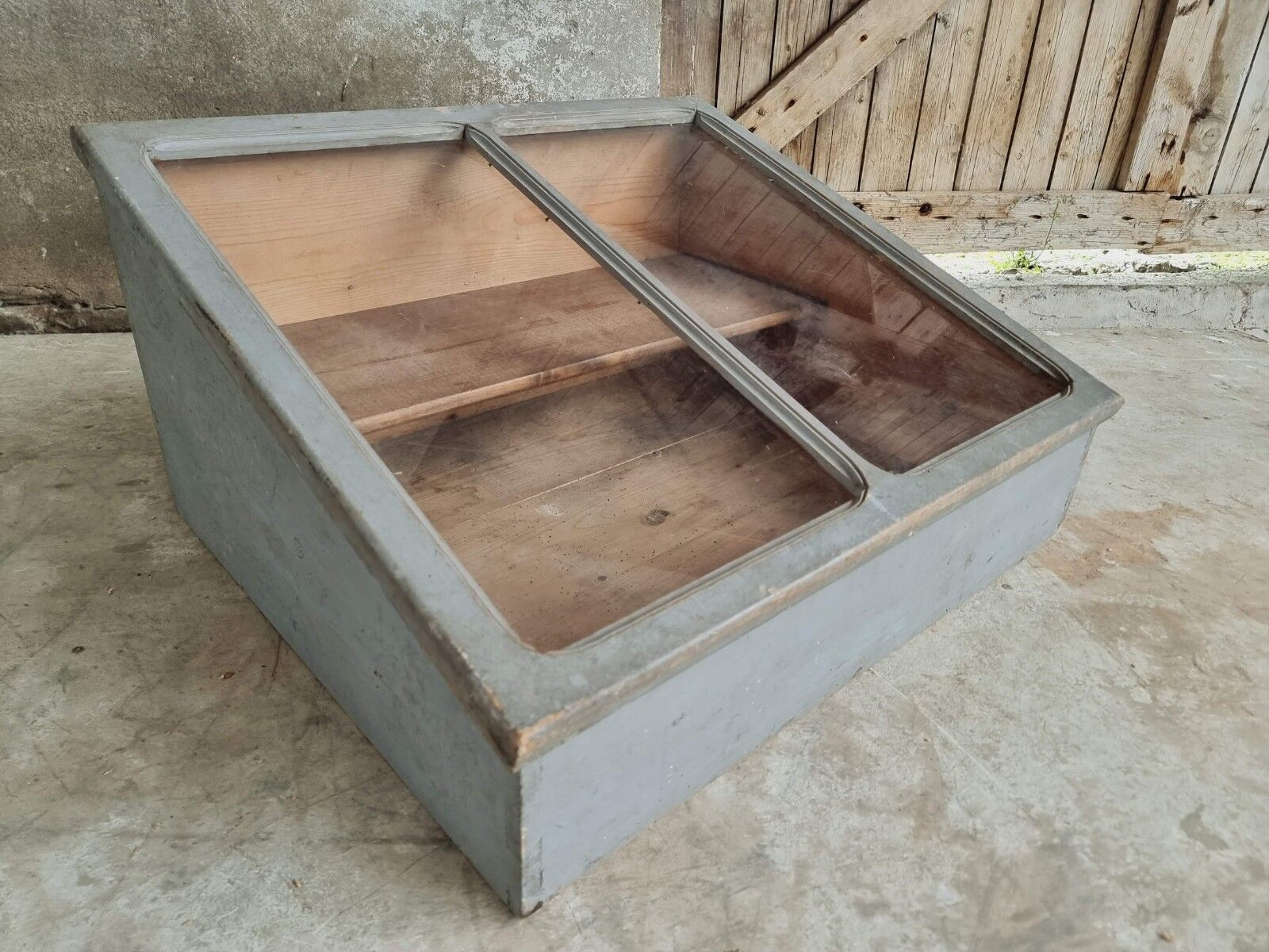 Old table display case counter plant greenhouse 62 x 72 cm