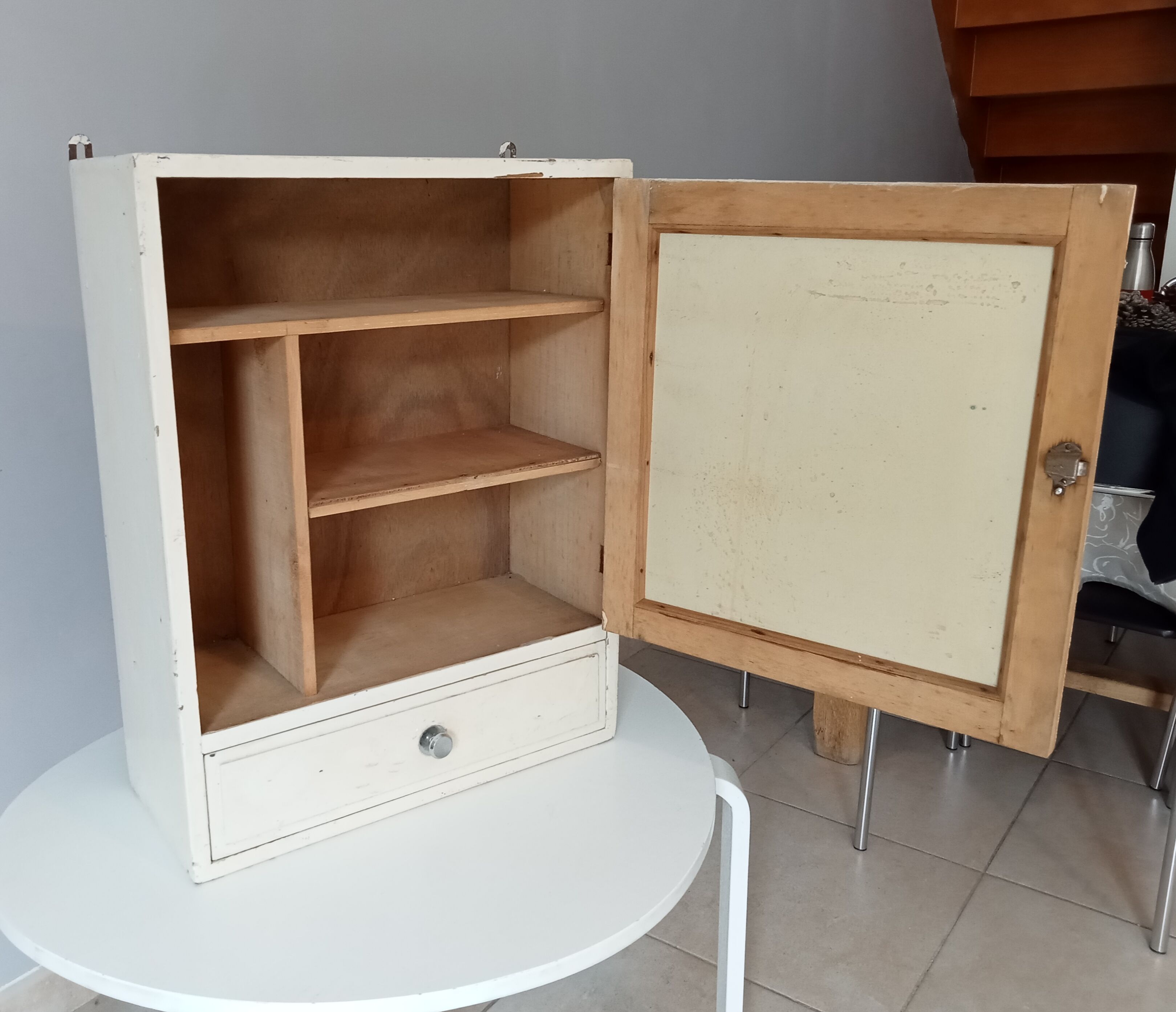 Vintage medicine cabinet 50s