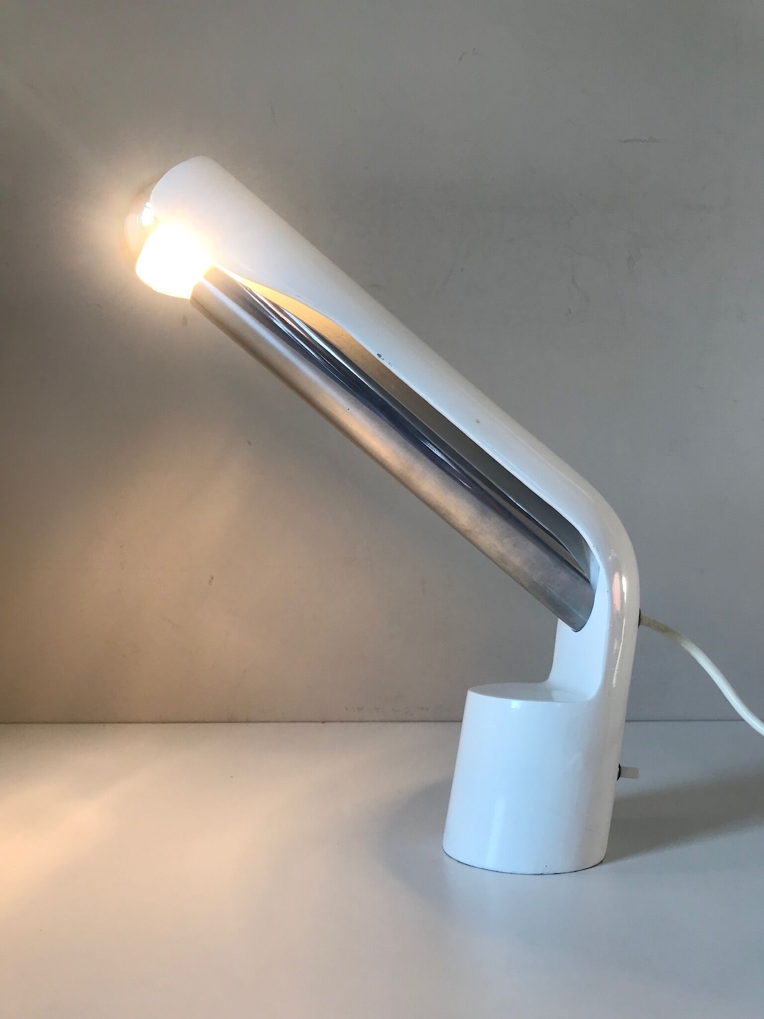 Pugno 2545 Richard Carruthers lamp for Fontana Arte 1971