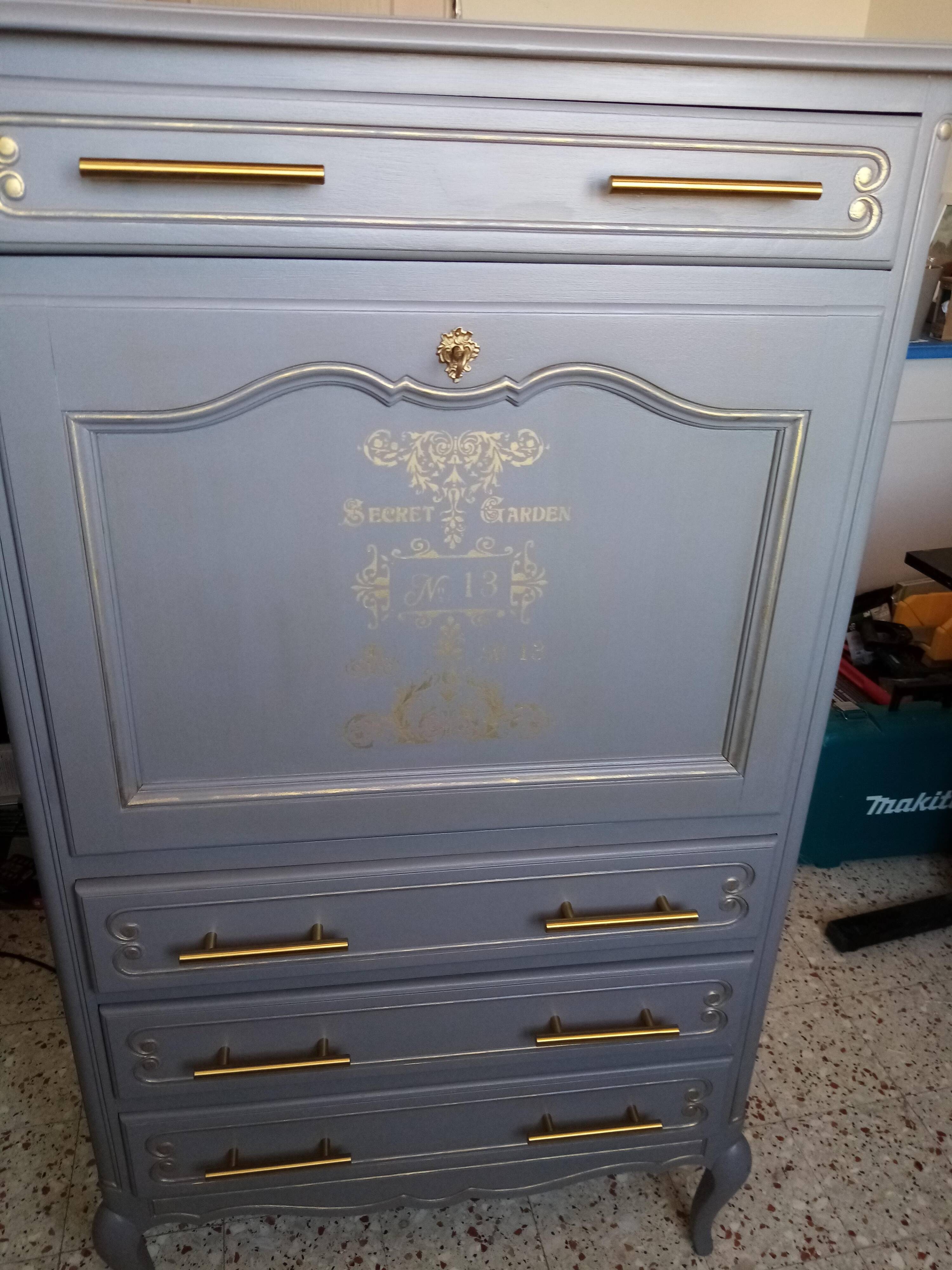 Secretary “léon”