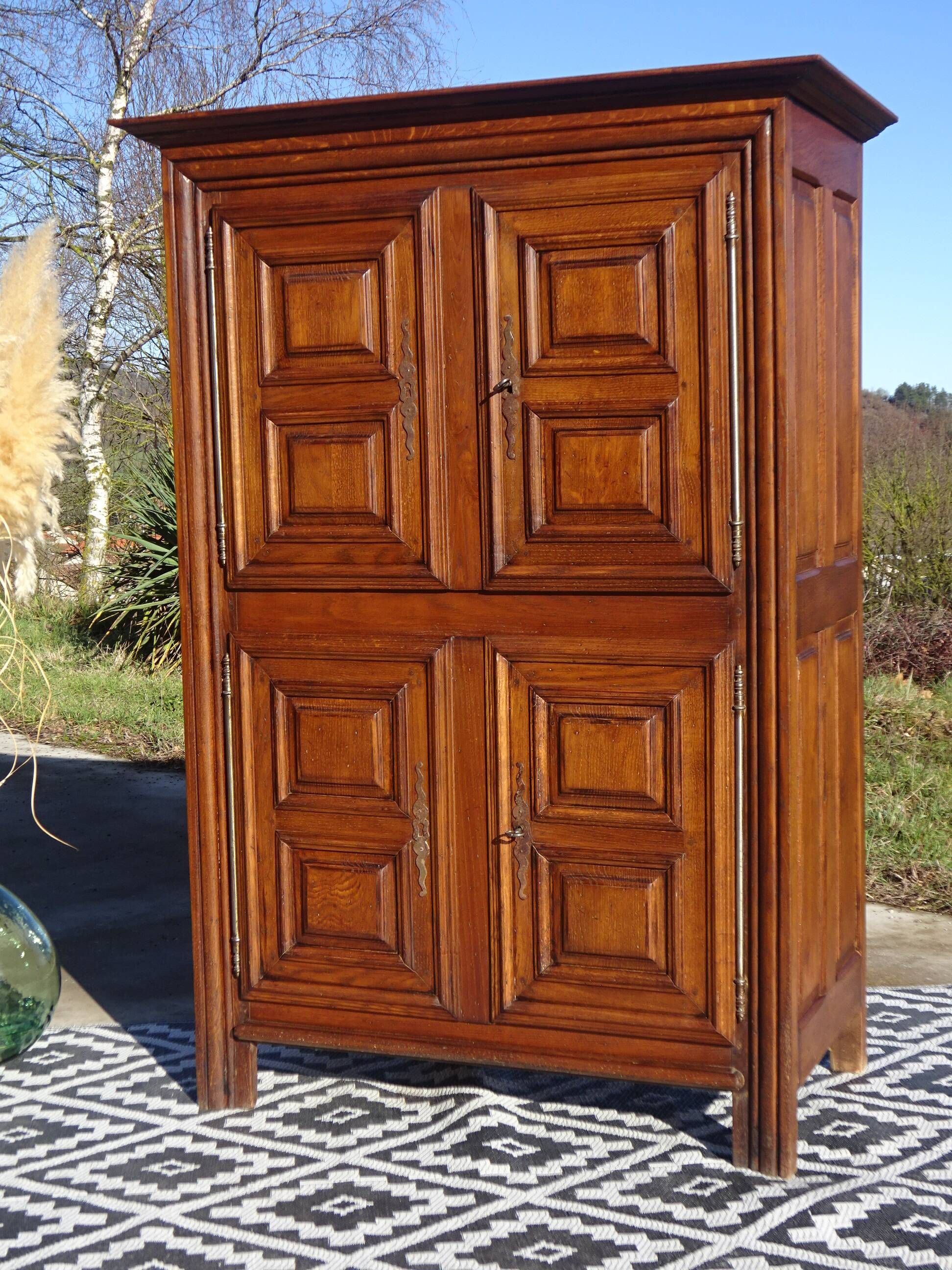 Small oak cabinet, 4 doors, Louis XIII style