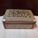 Oriental box in mother-of-pearl marquetry