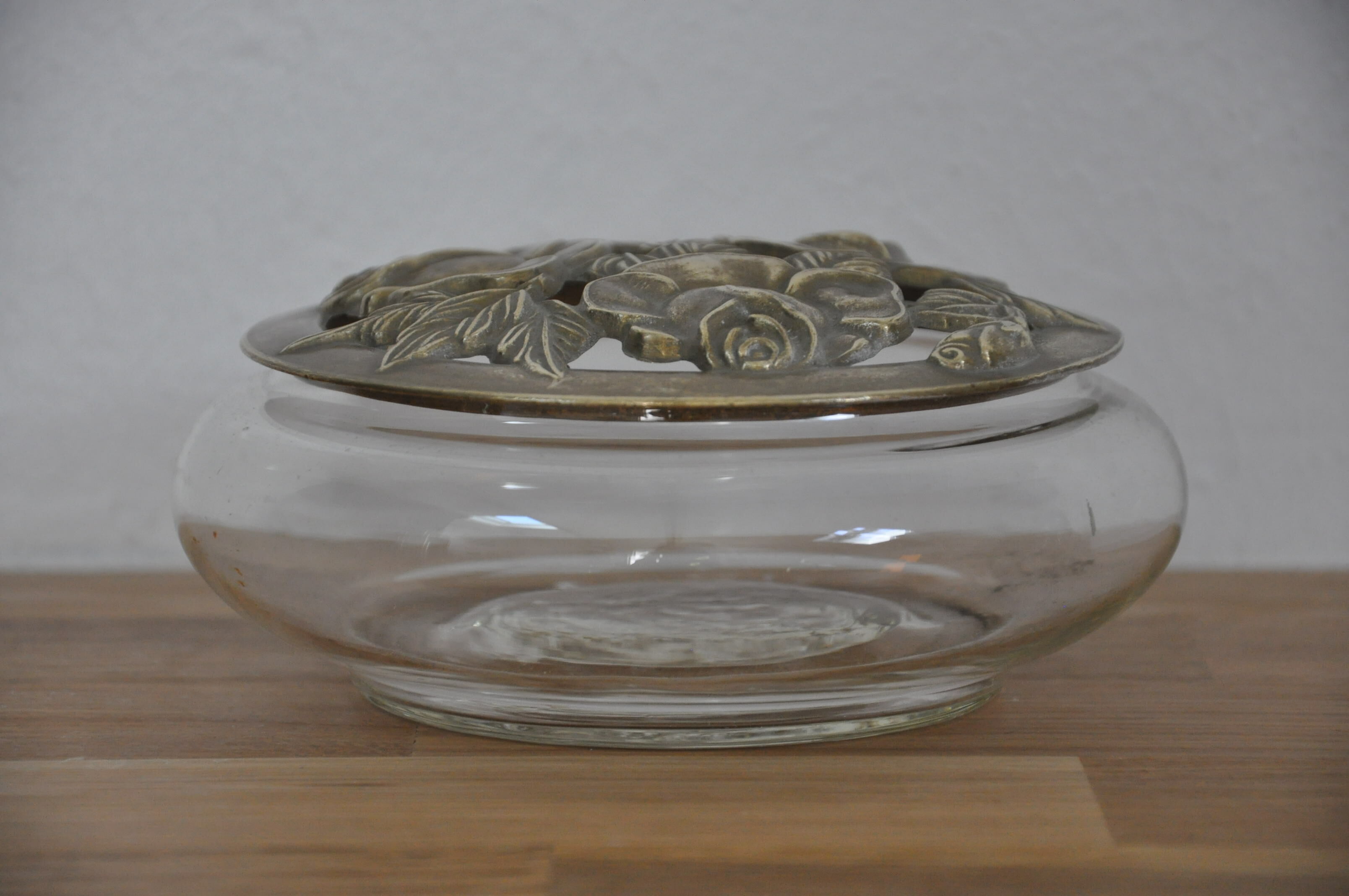 Round box glass and brass flower pattern