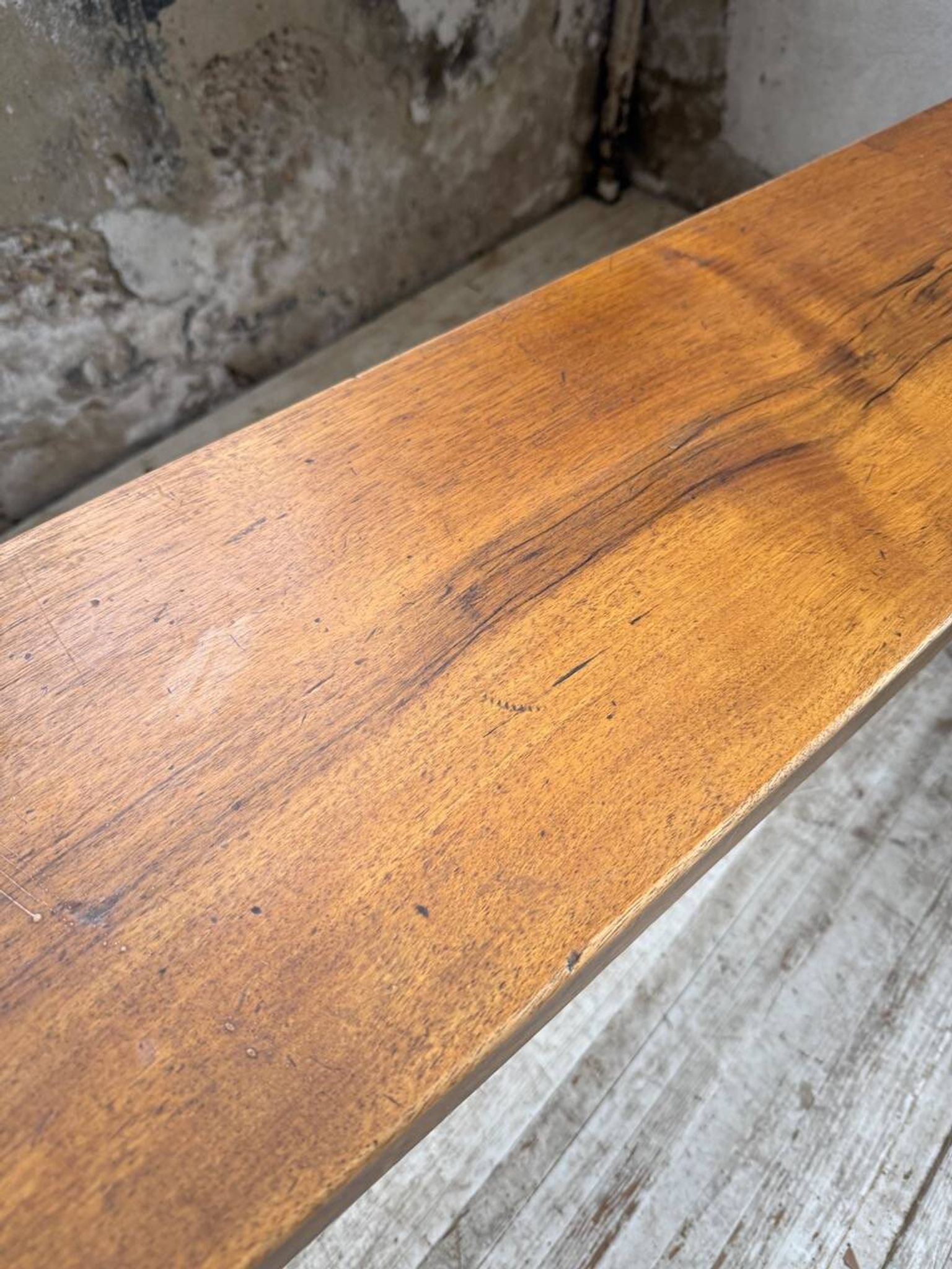 Paire de bancs noyer 1900