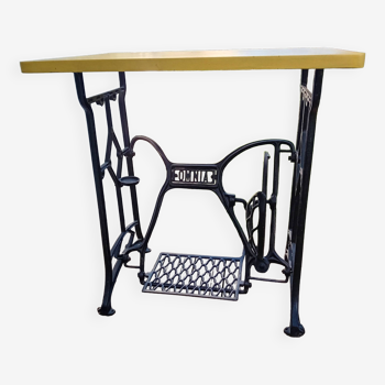 Omnia sewing machine table