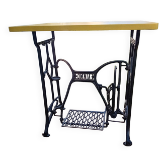 Omnia sewing machine table