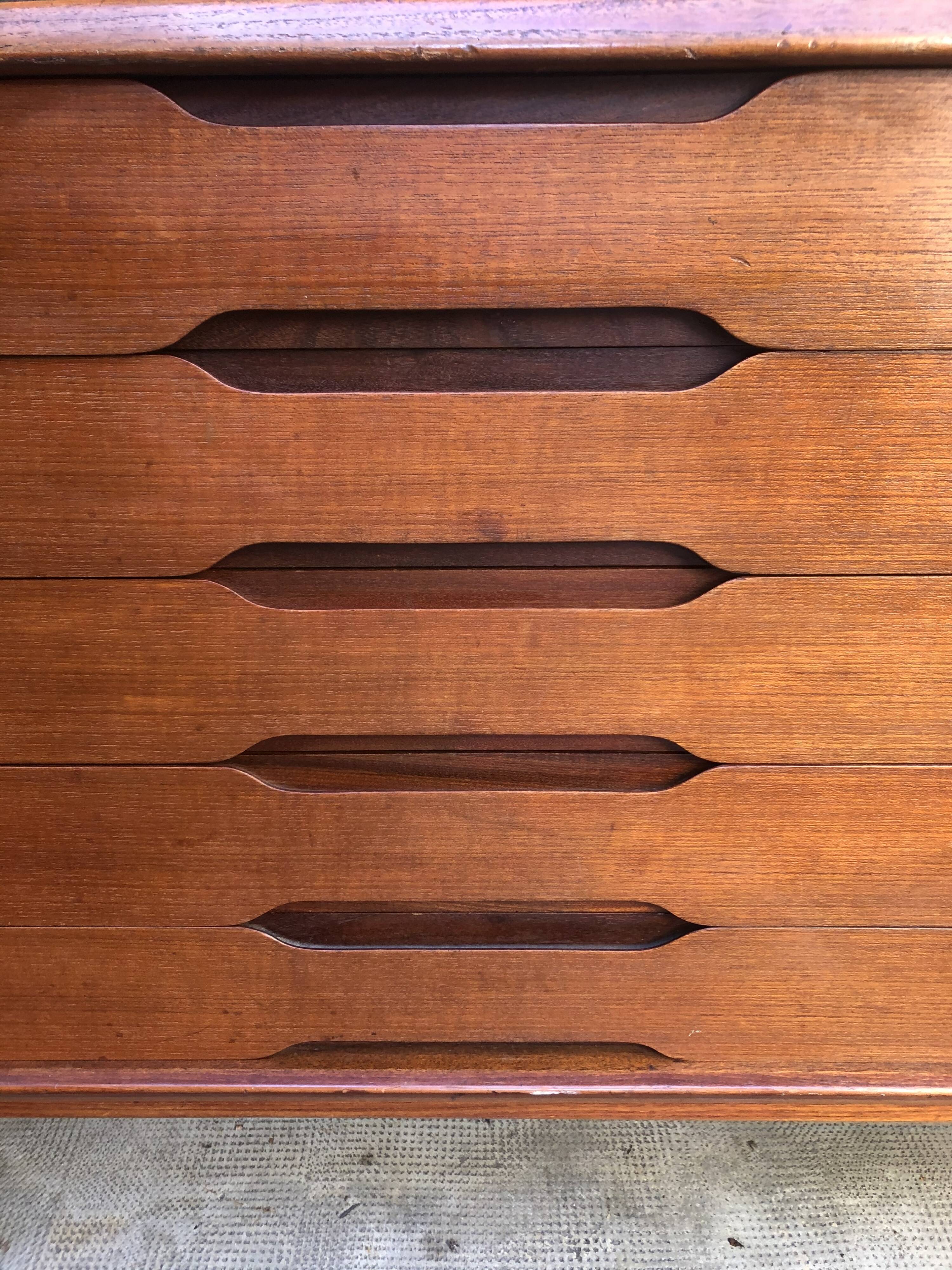 Scandinavian tea shirting 4-door and 5 1960s drawers