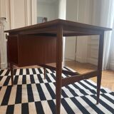 Flat desk compass feet