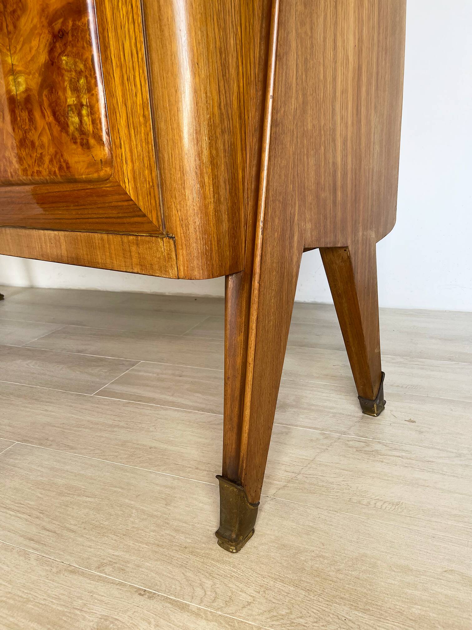 AB Vighizzolo mobili - Sideboa en ronce de noyer Cantu unique italien du milieu du siècle