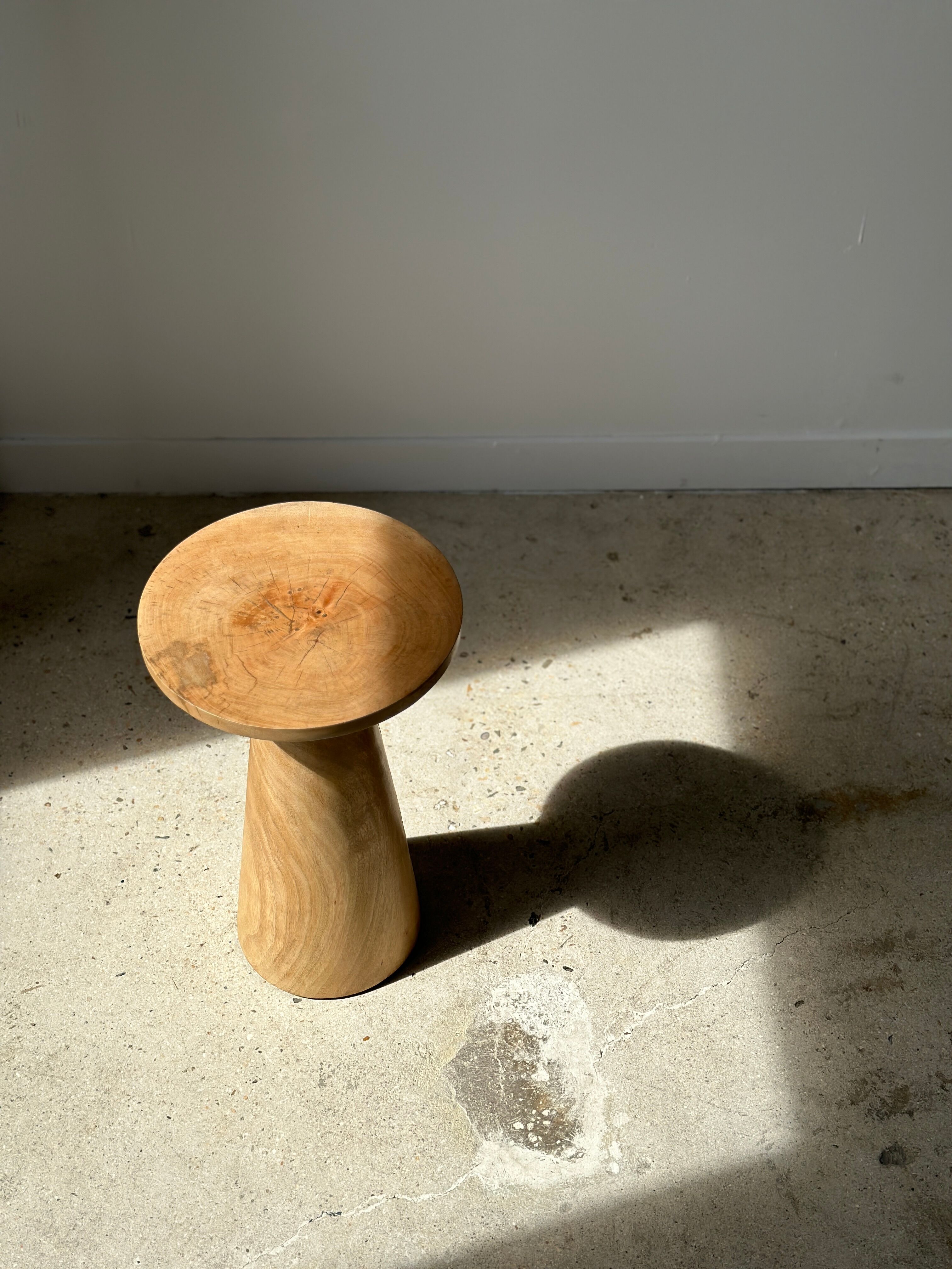 Side table, end of sofa in natural mango monoxyl conical tray H:50cm